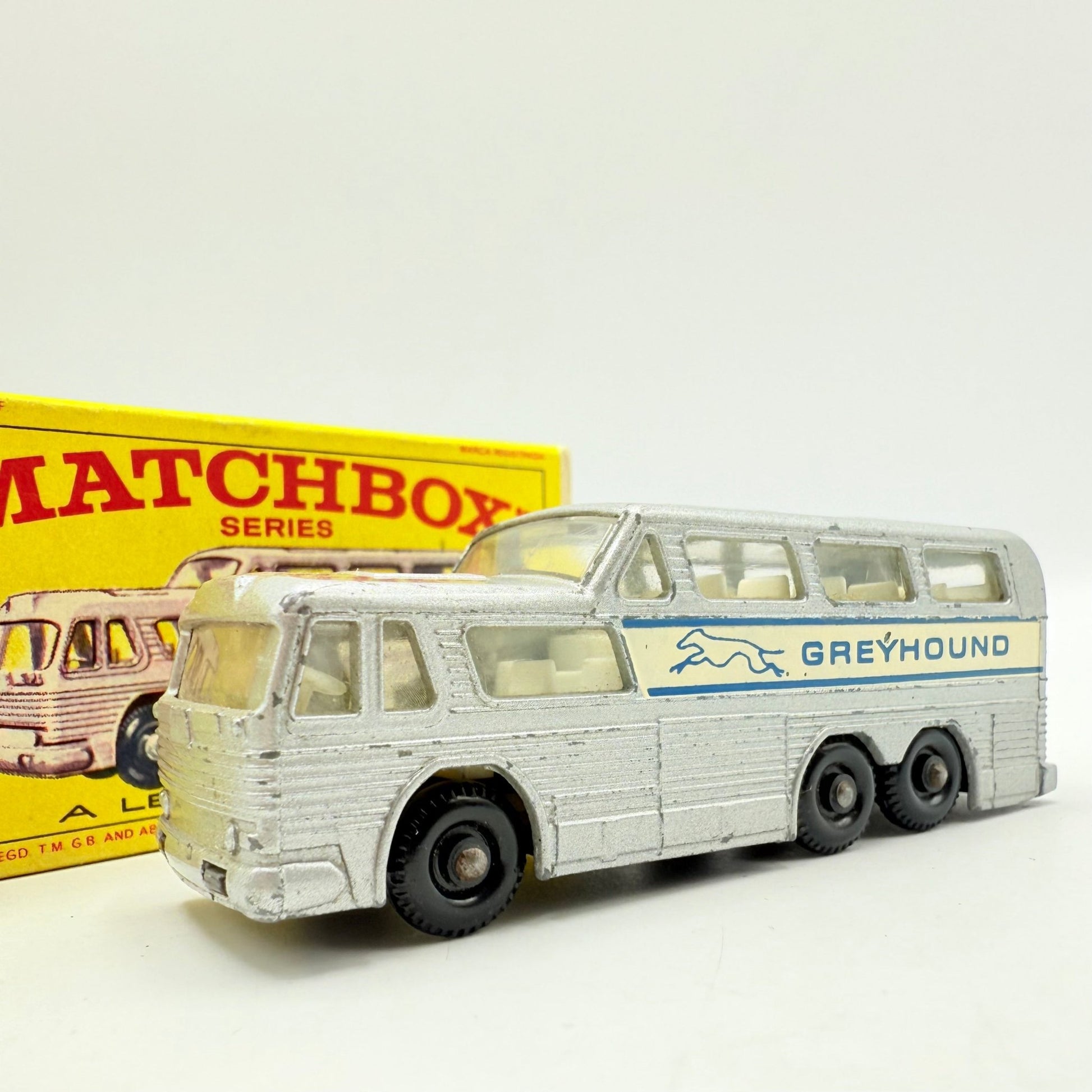 Matchbox Lesney 66c Greyhound Coach Clear Windows - Magic Matchbox