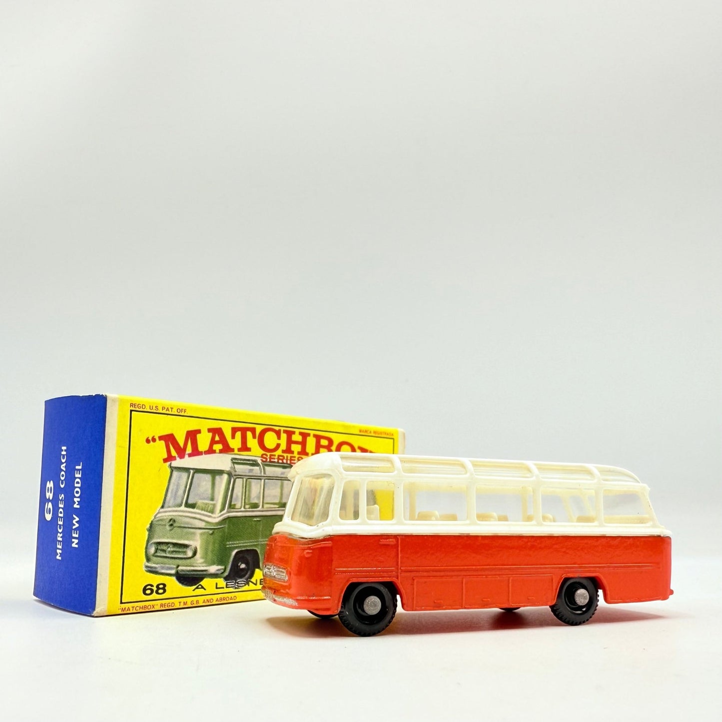 Matchbox Lesney 68b Mercedes Coach - Magic Matchbox