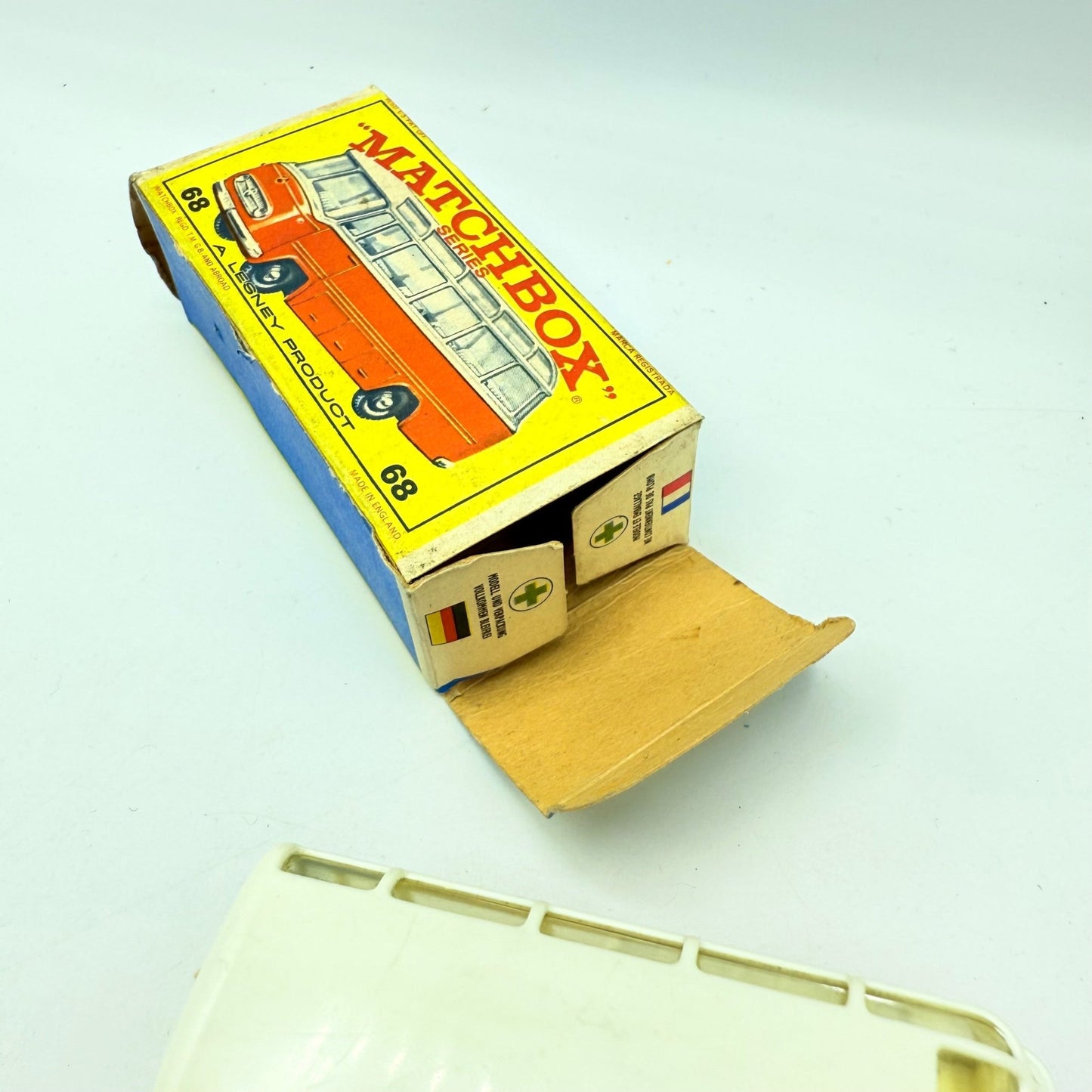 Matchbox Lesney 68b Mercedes Coach - Magic Matchbox