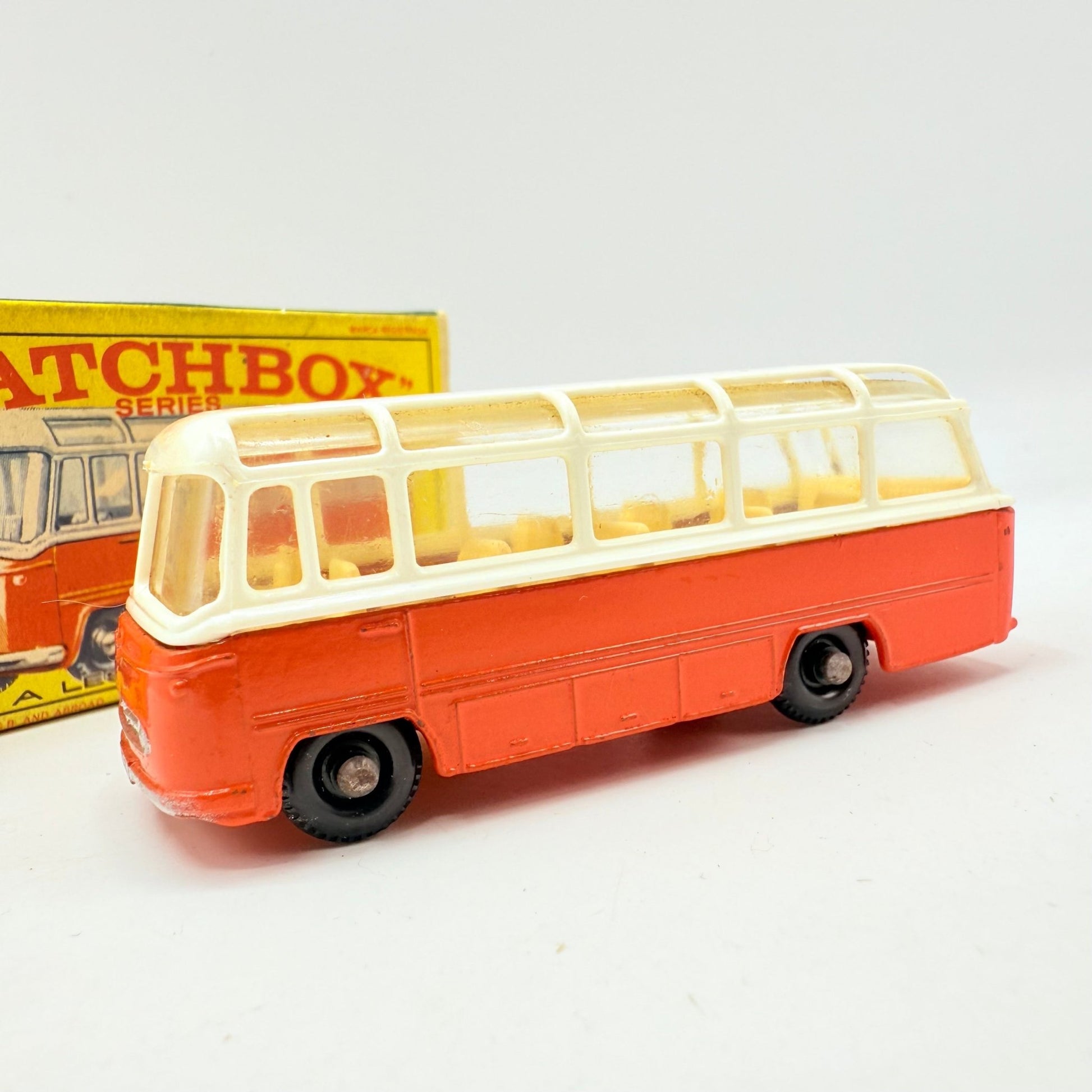 Matchbox Lesney 68b Mercedes Coach - Magic Matchbox