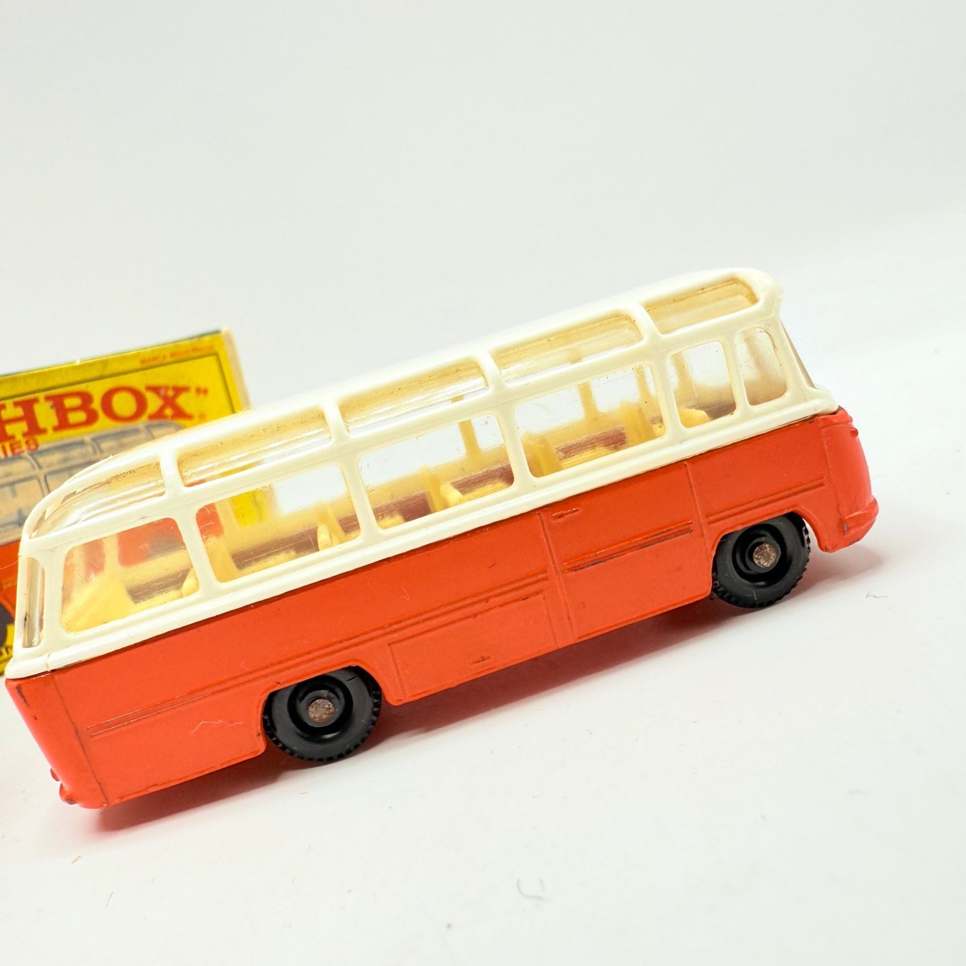 Matchbox Lesney 68b Mercedes Coach - Magic Matchbox