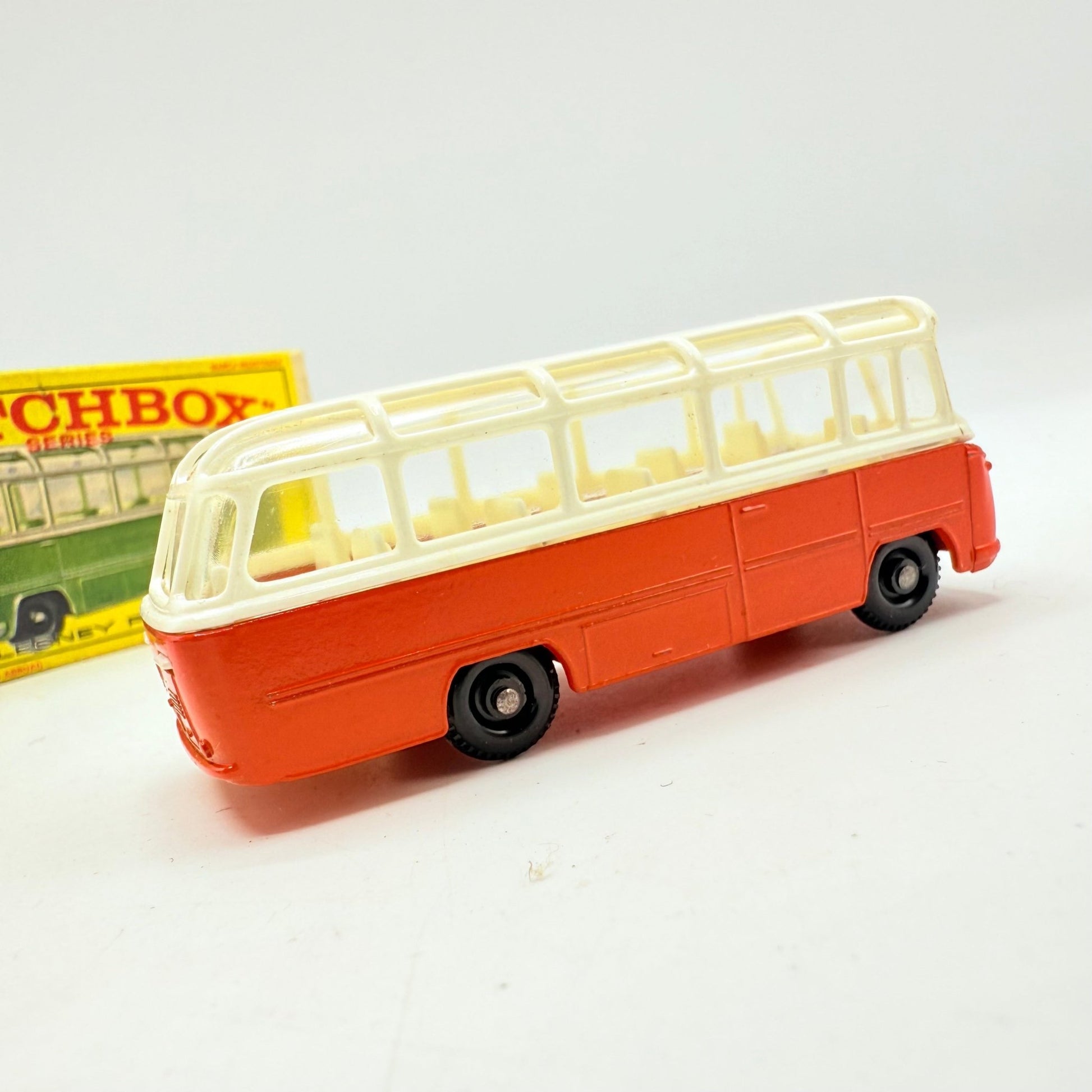 Matchbox Lesney 68b Mercedes Coach - Magic Matchbox