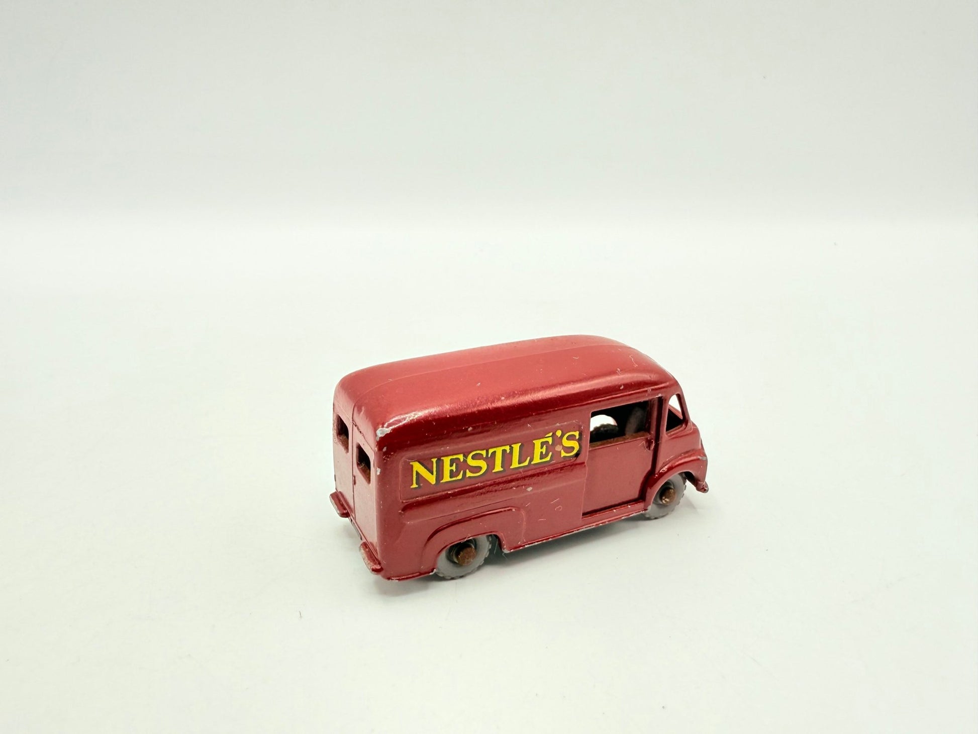 Matchbox Lesney 69a Commer Nestle's Van GPW - Magic Matchbox