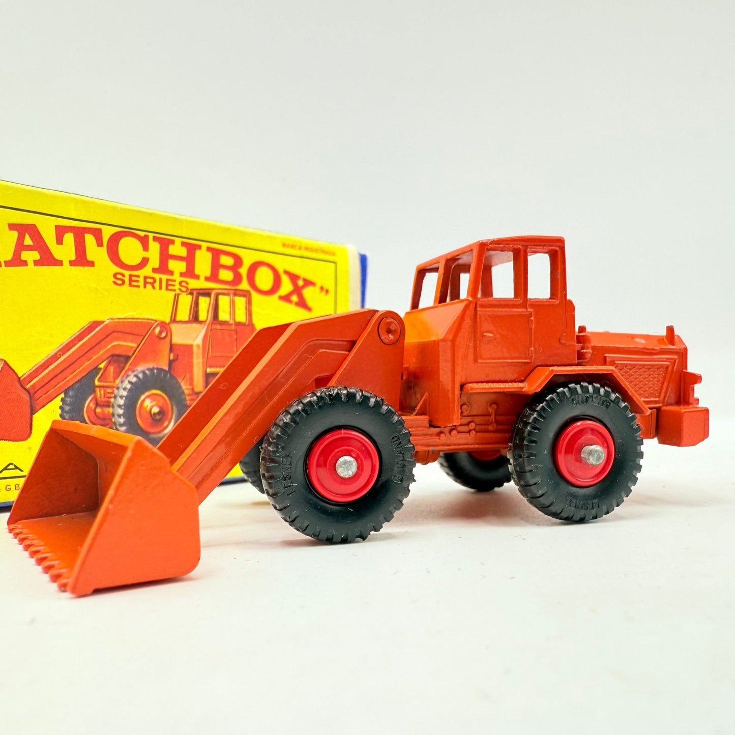 Matchbox Lesney 69b Hatra Shovel Orange - Magic Matchbox