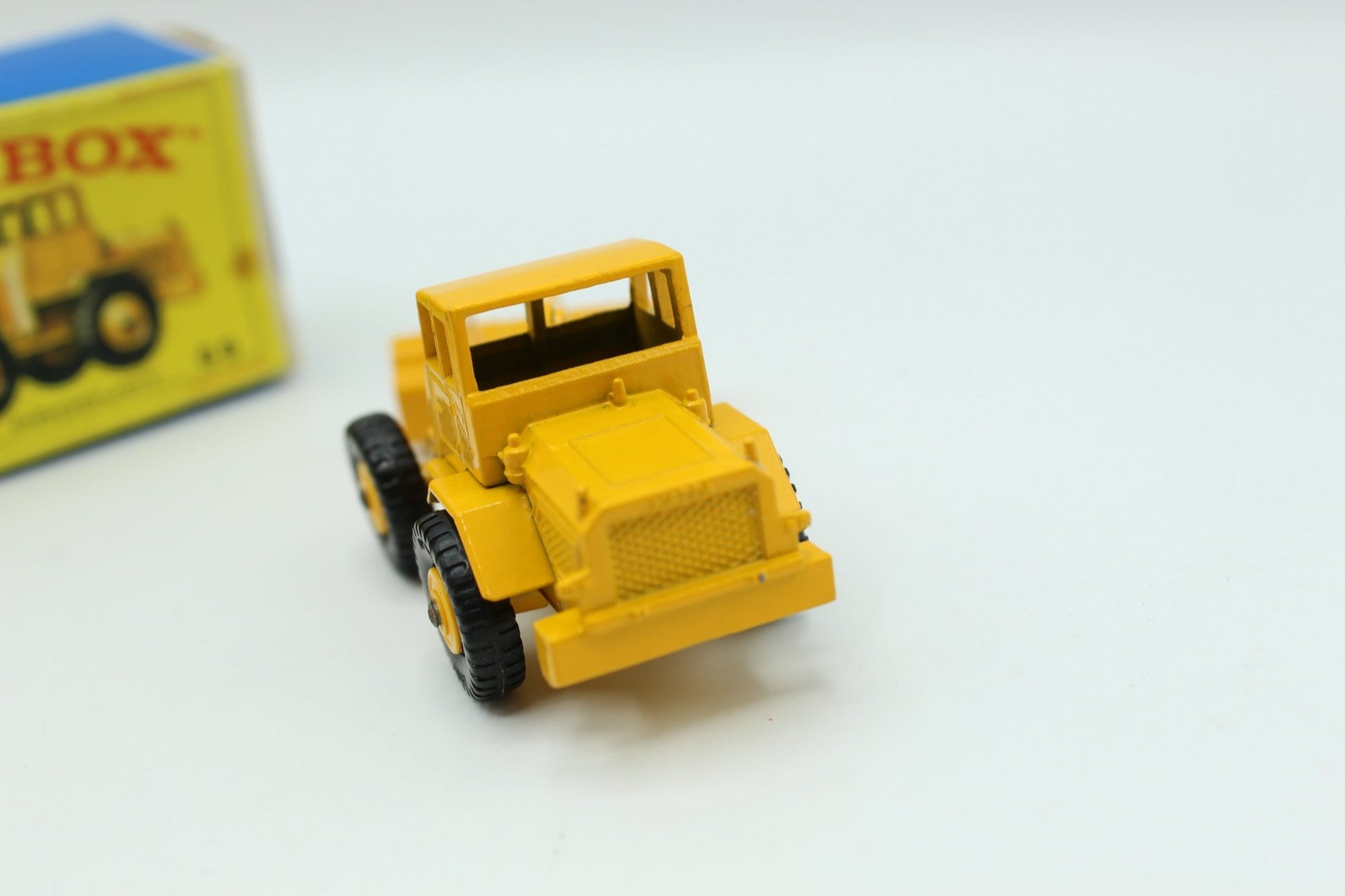 Matchbox Lesney 69b Hatra Shovel Yellow - Magic Matchbox