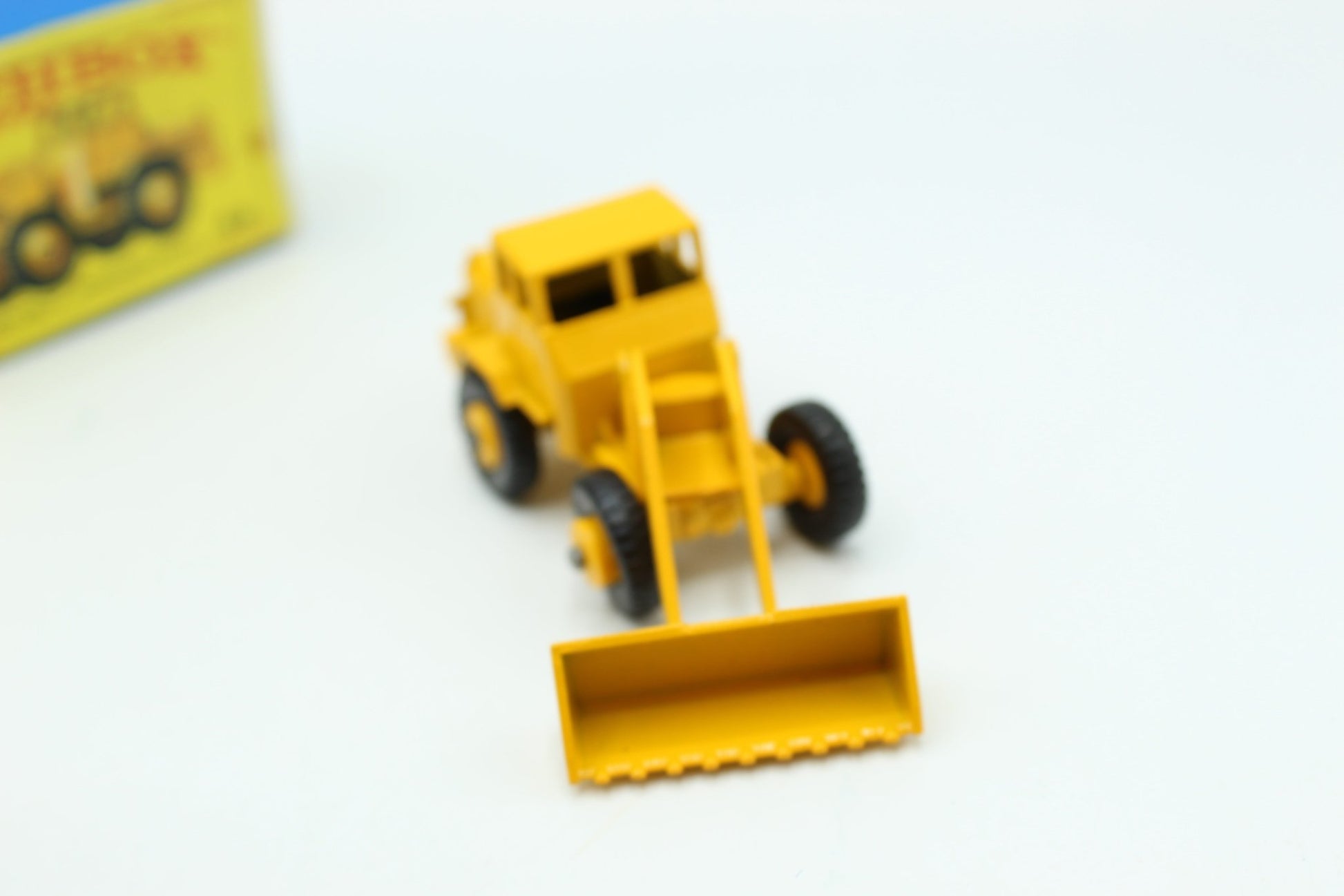 Matchbox Lesney 69b Hatra Shovel Yellow - Magic Matchbox