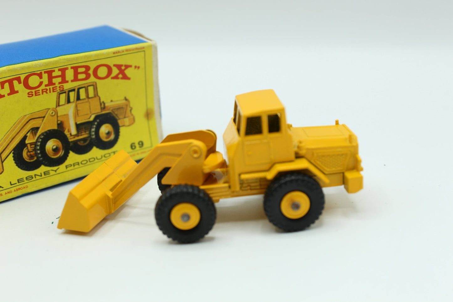 Matchbox Lesney 69b Hatra Shovel Yellow - Magic Matchbox