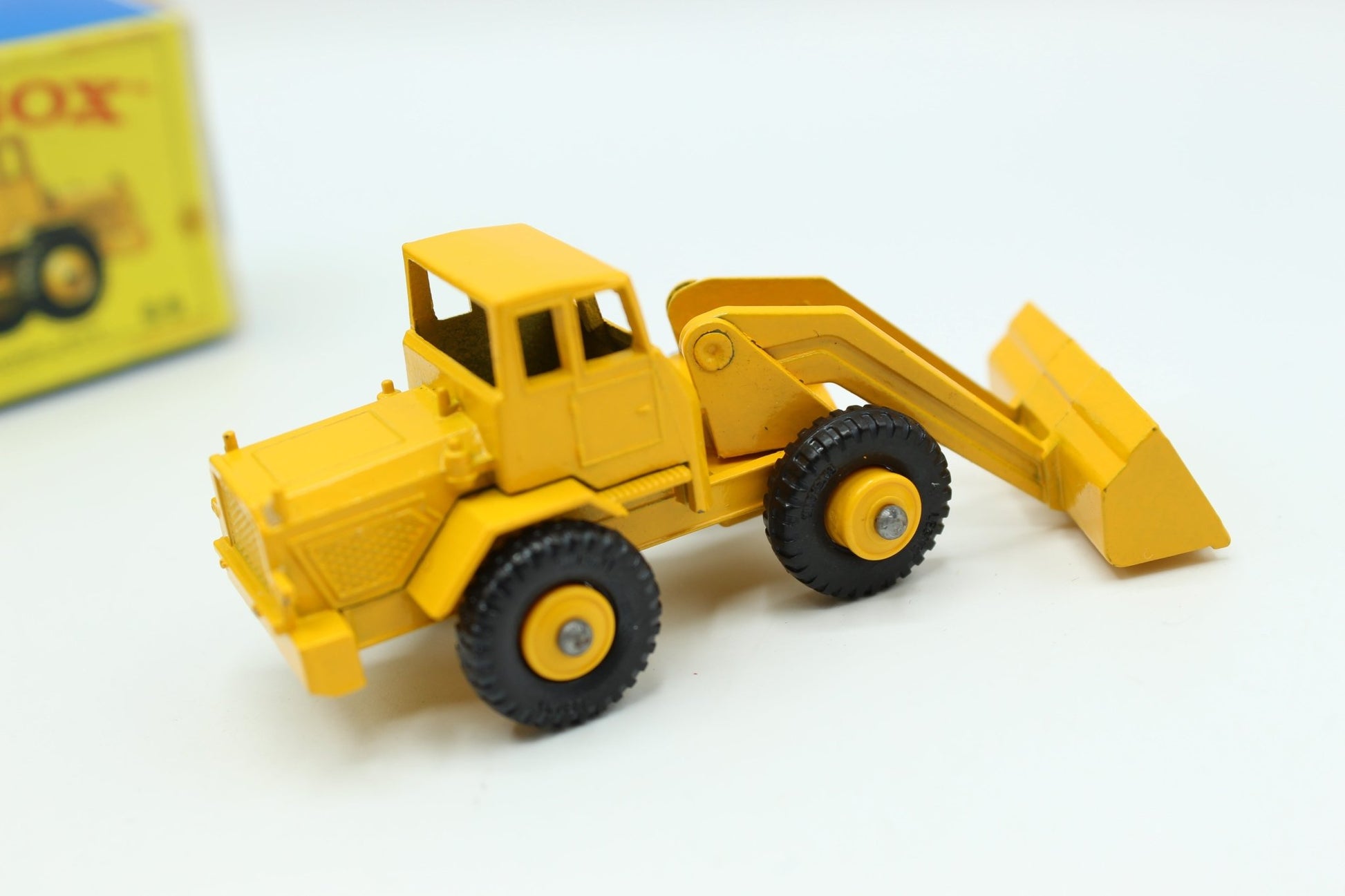 Matchbox Lesney 69b Hatra Shovel Yellow - Magic Matchbox