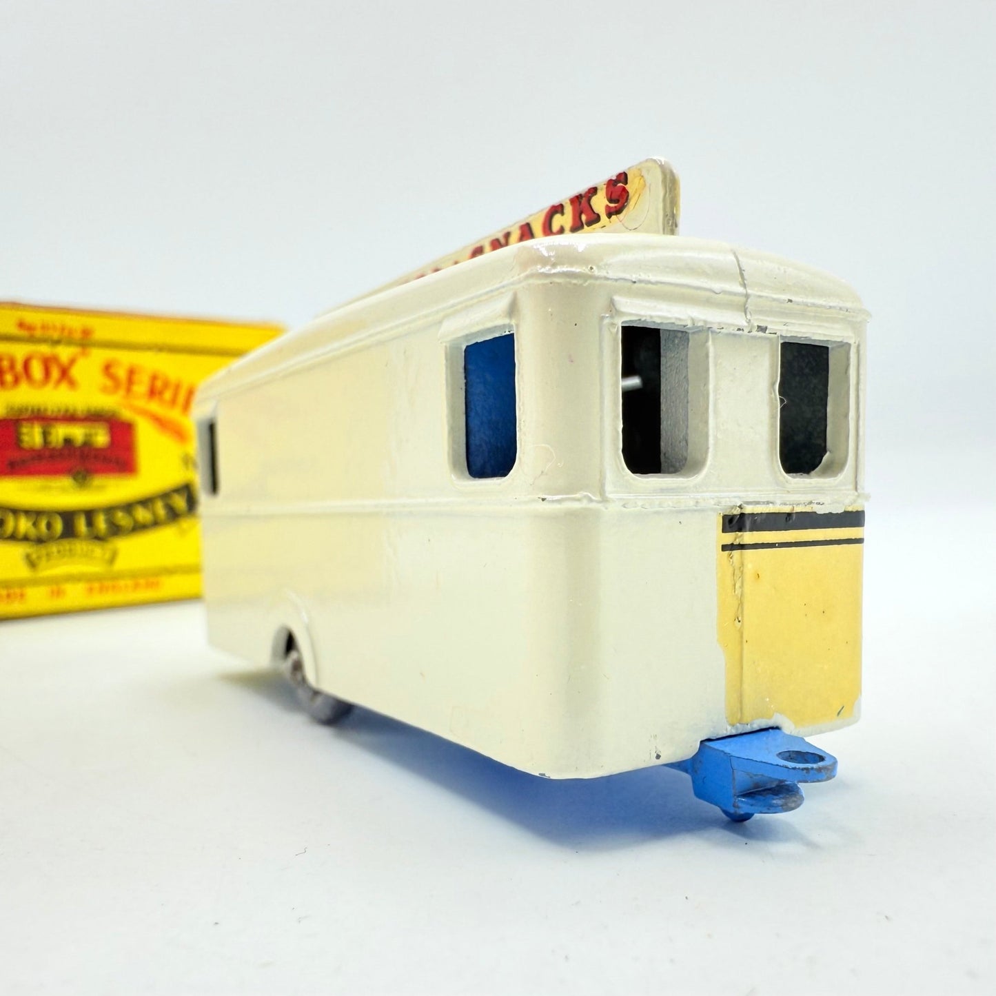 Matchbox Lesney 74a Mobile Refreshments Canteen Off - White GPW - Magic Matchbox