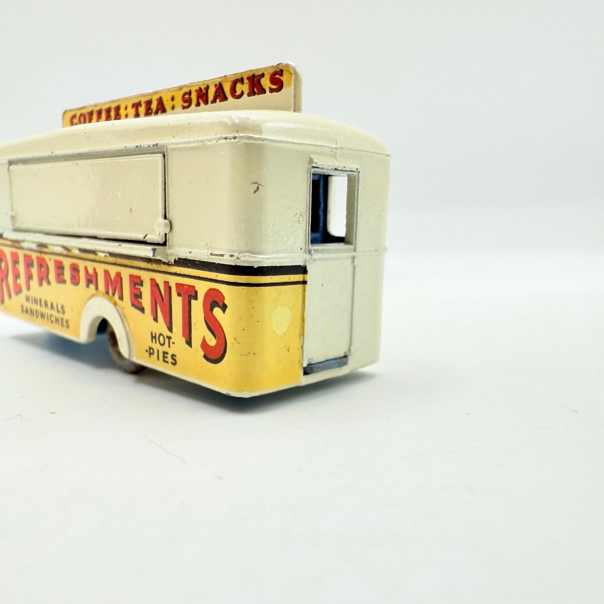 Matchbox Lesney 74a Mobile Refreshments Canteen Off - White GPW - Magic Matchbox