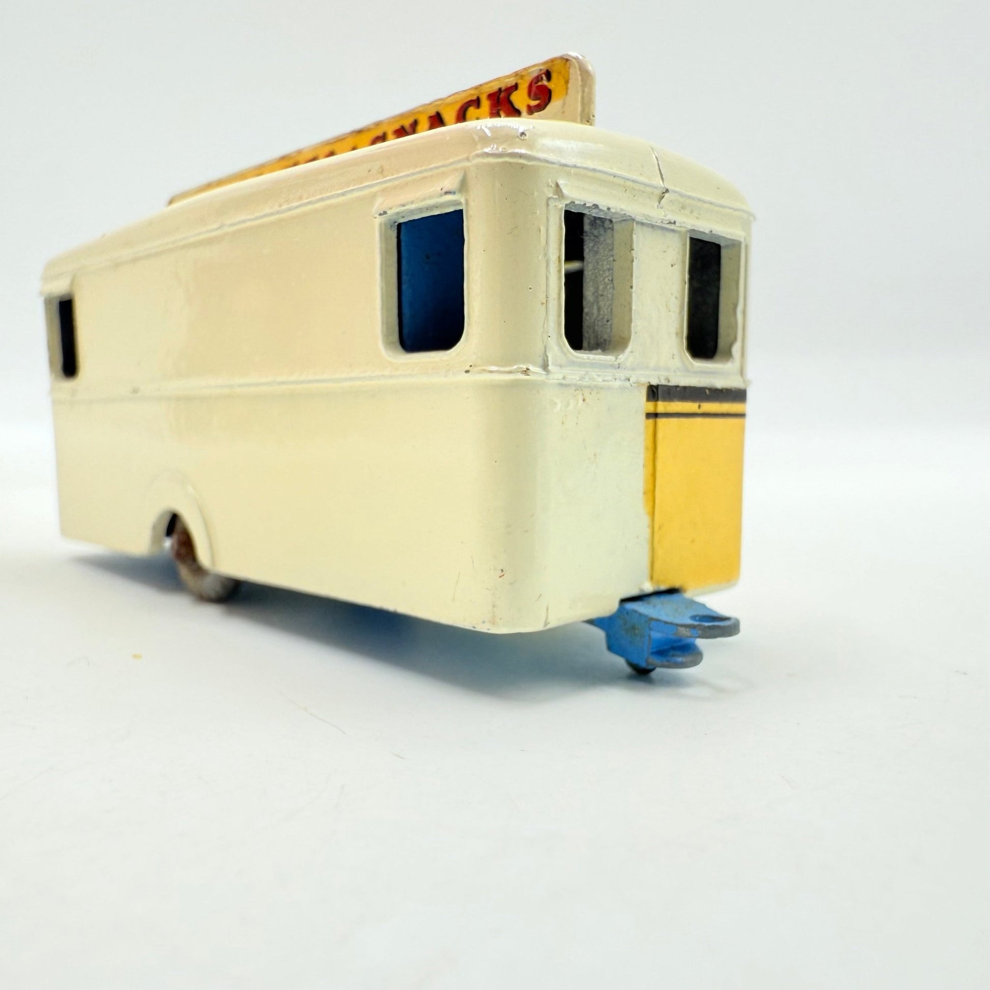 Matchbox Lesney 74a Mobile Refreshments Canteen Off - White GPW - Magic Matchbox
