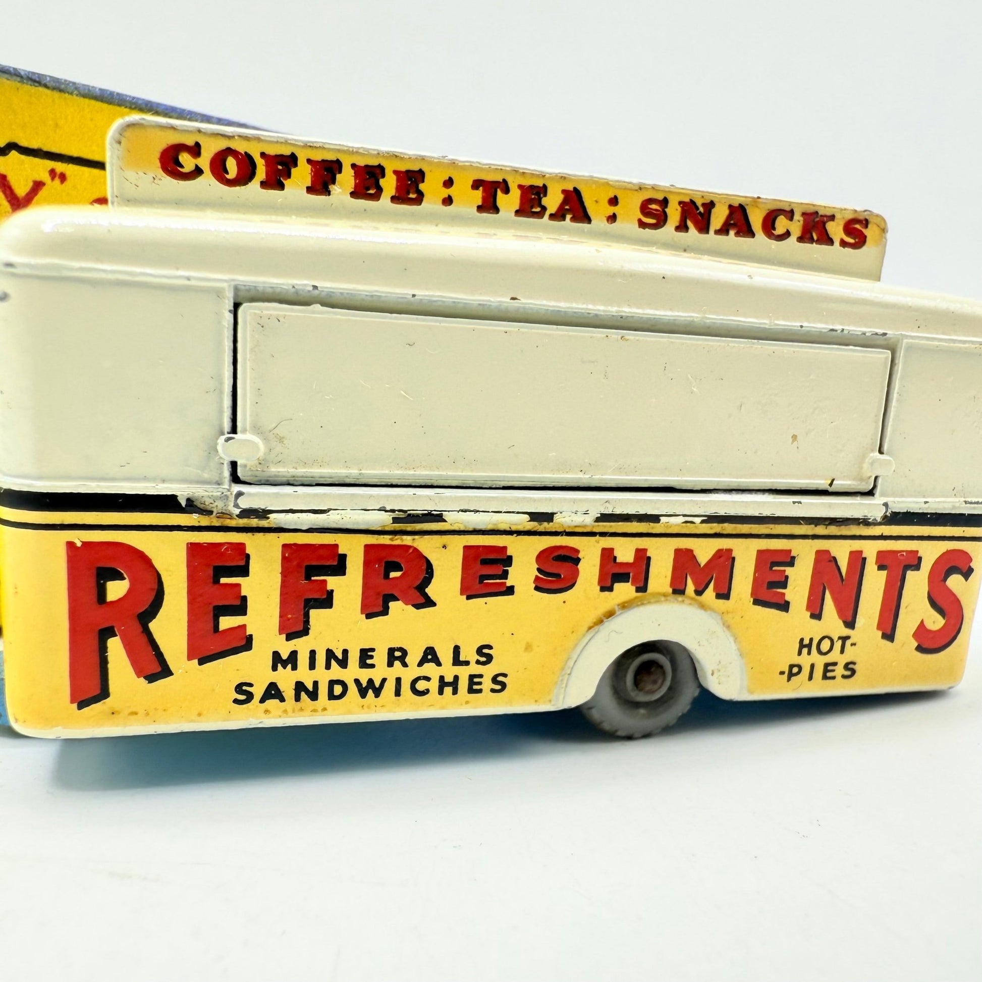Matchbox Lesney 74a Mobile Refreshments Canteen Off - White GPW - Magic Matchbox