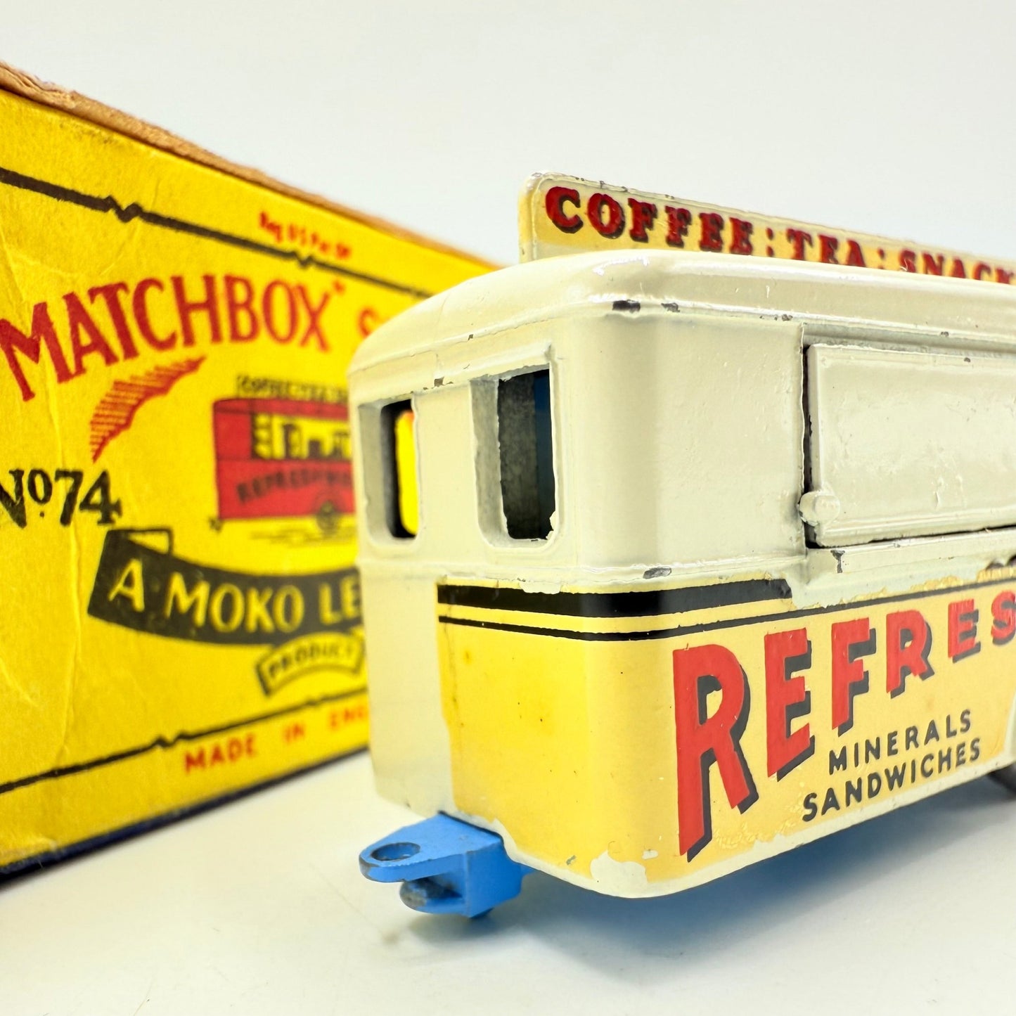 Matchbox Lesney 74a Mobile Refreshments Canteen Off - White GPW - Magic Matchbox