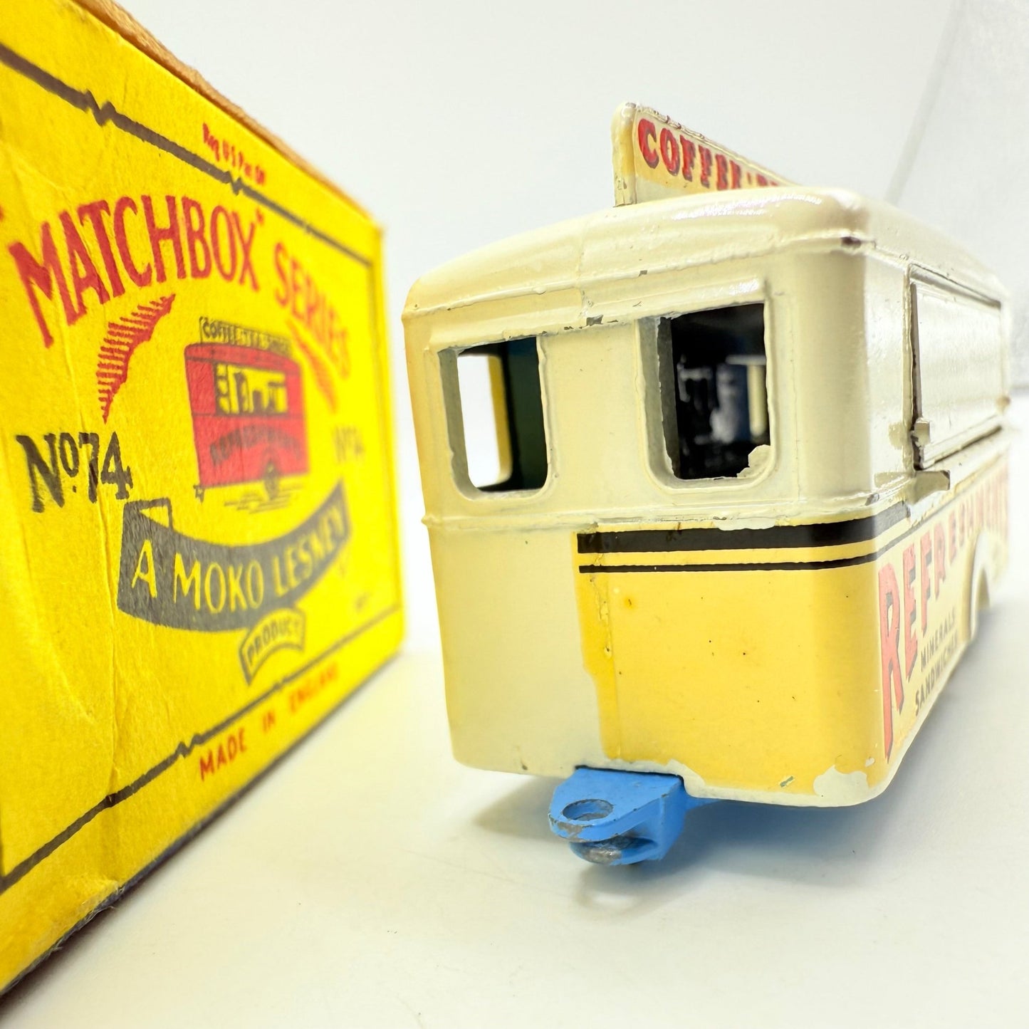 Matchbox Lesney 74a Mobile Refreshments Canteen Off - White GPW - Magic Matchbox