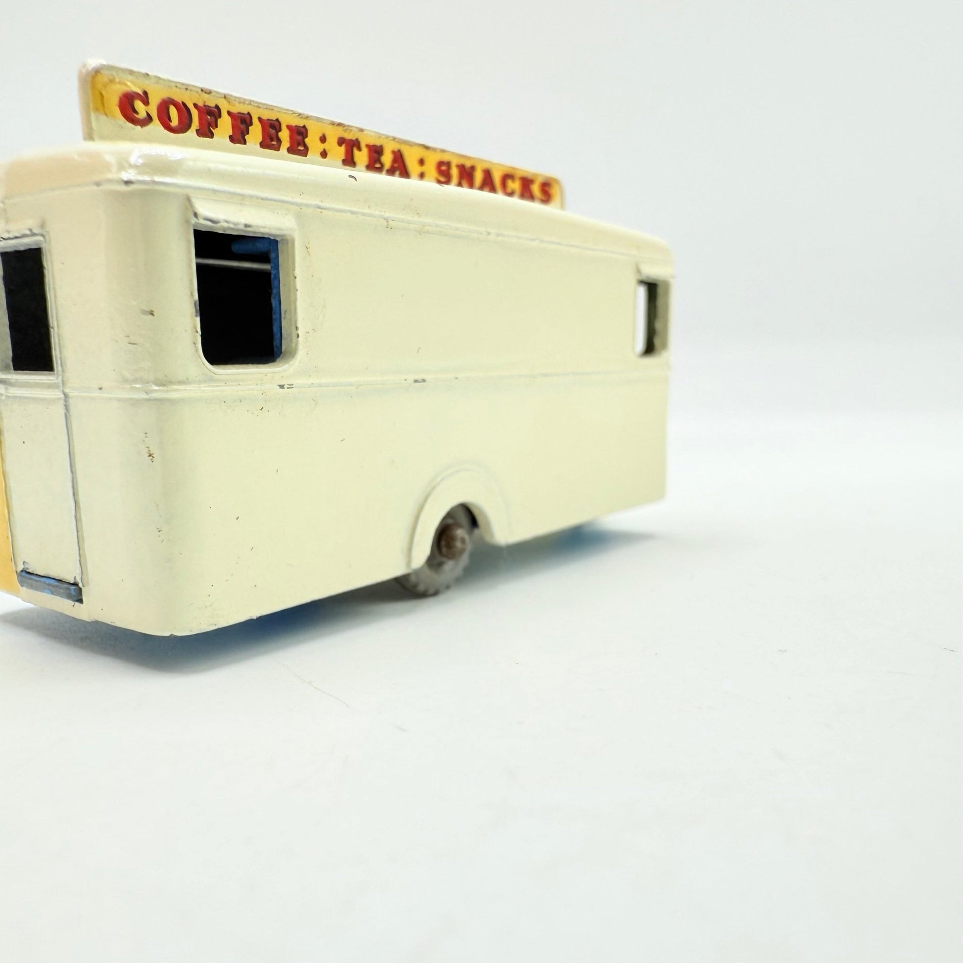 Matchbox Lesney 74a Mobile Refreshments Canteen Off - White GPW - Magic Matchbox