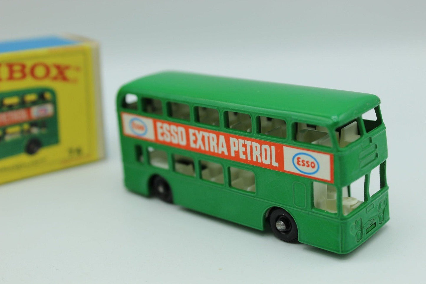 Matchbox Lesney 74b Daimler Bus - Magic Matchbox