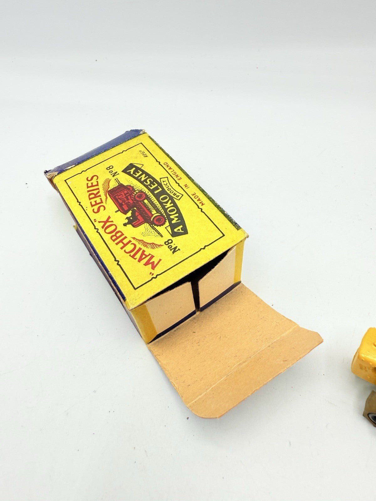 Matchbox Lesney 8b Caterpillar Tractor - Magic Matchbox