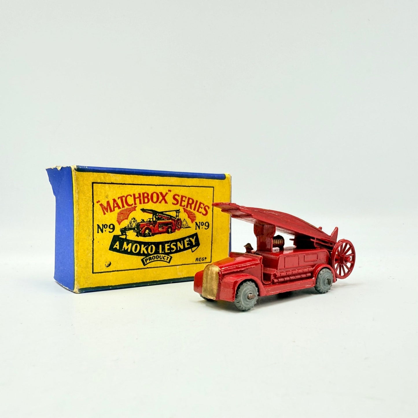 Matchbox Lesney 9a Dennis Fire Escape Engine - Magic Matchbox