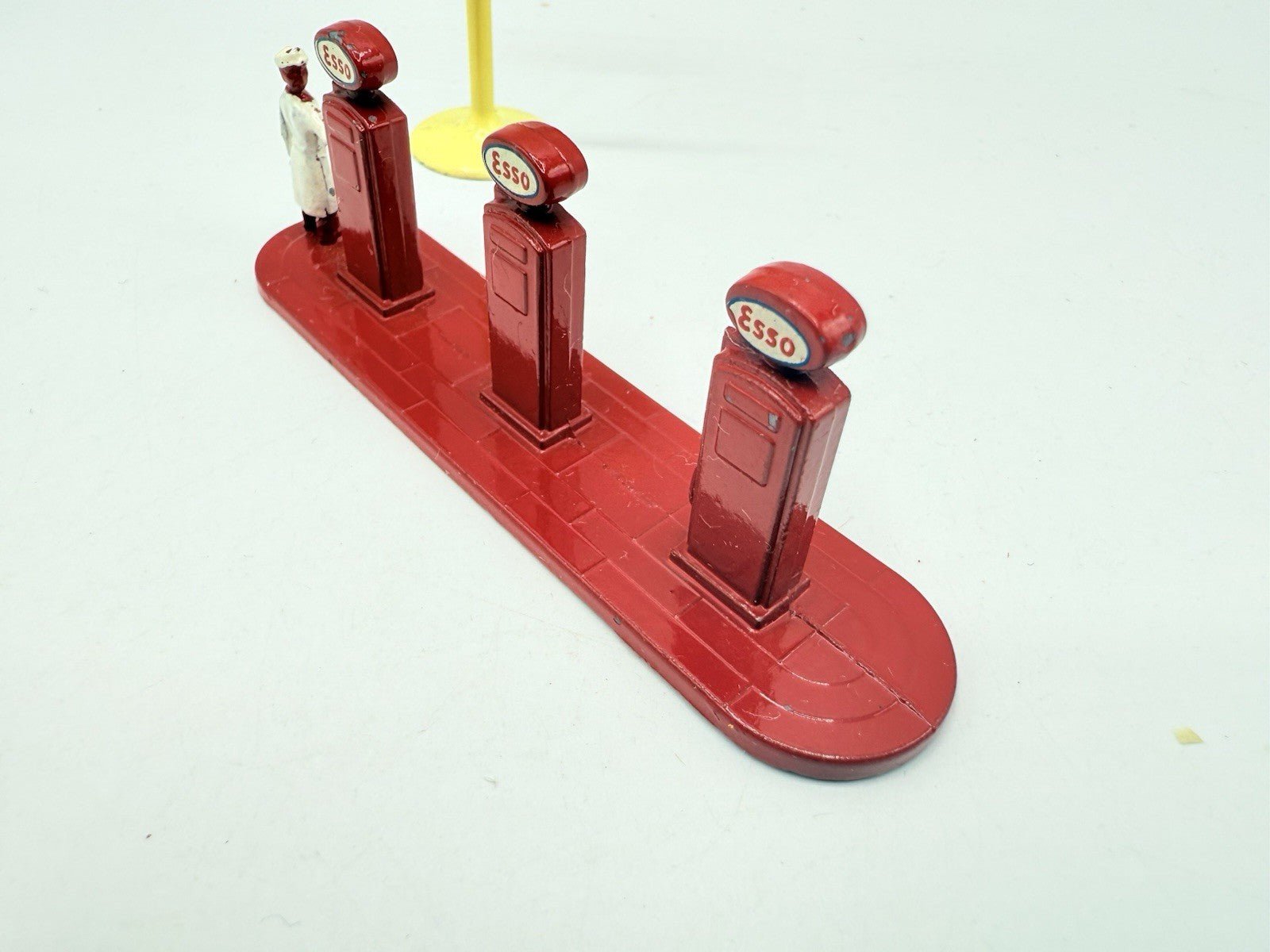 Matchbox Lesney A - 1 Esso Petrol Pumps - Magic Matchbox