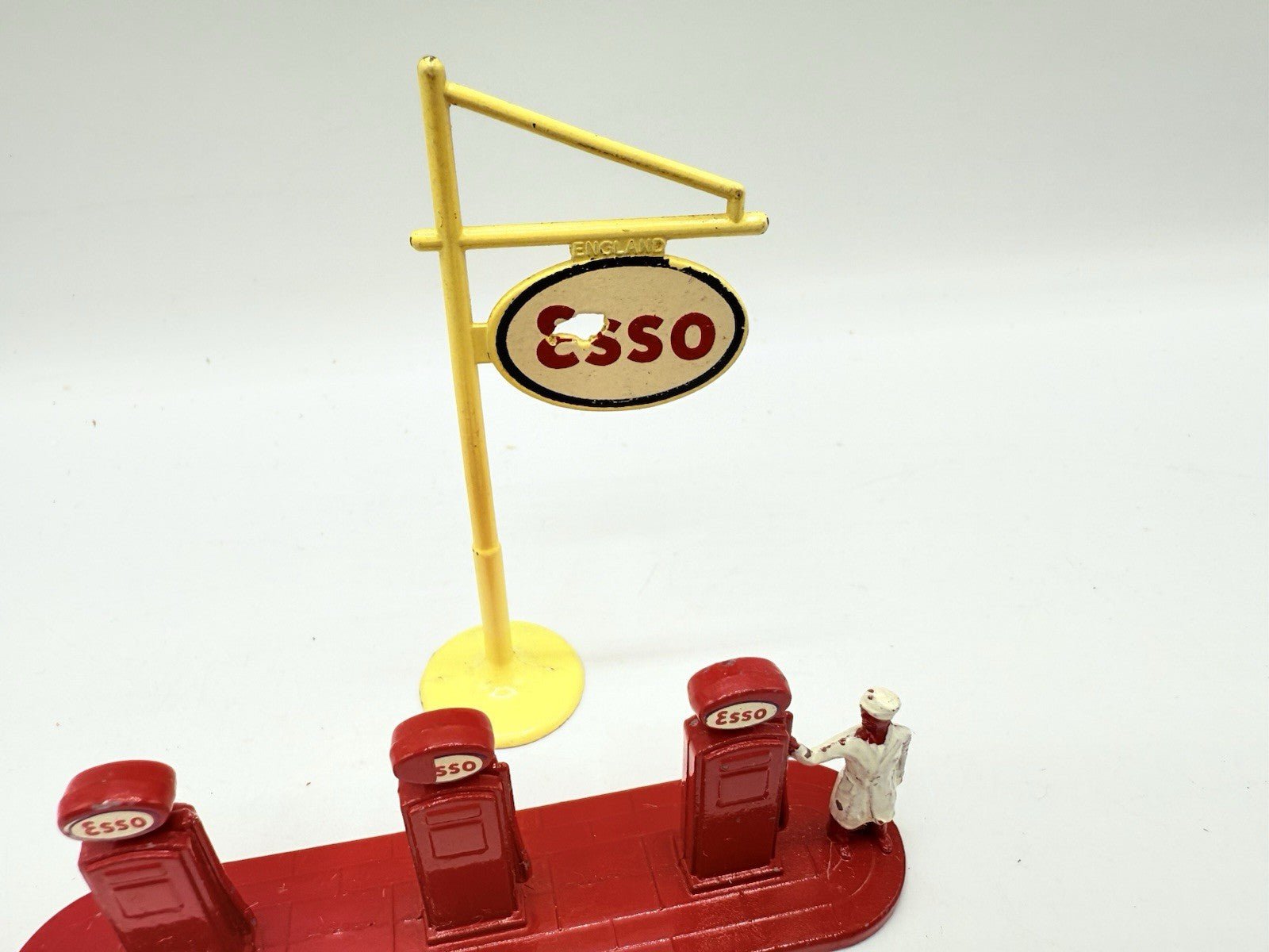 Matchbox Lesney A - 1 Esso Petrol Pumps - Magic Matchbox
