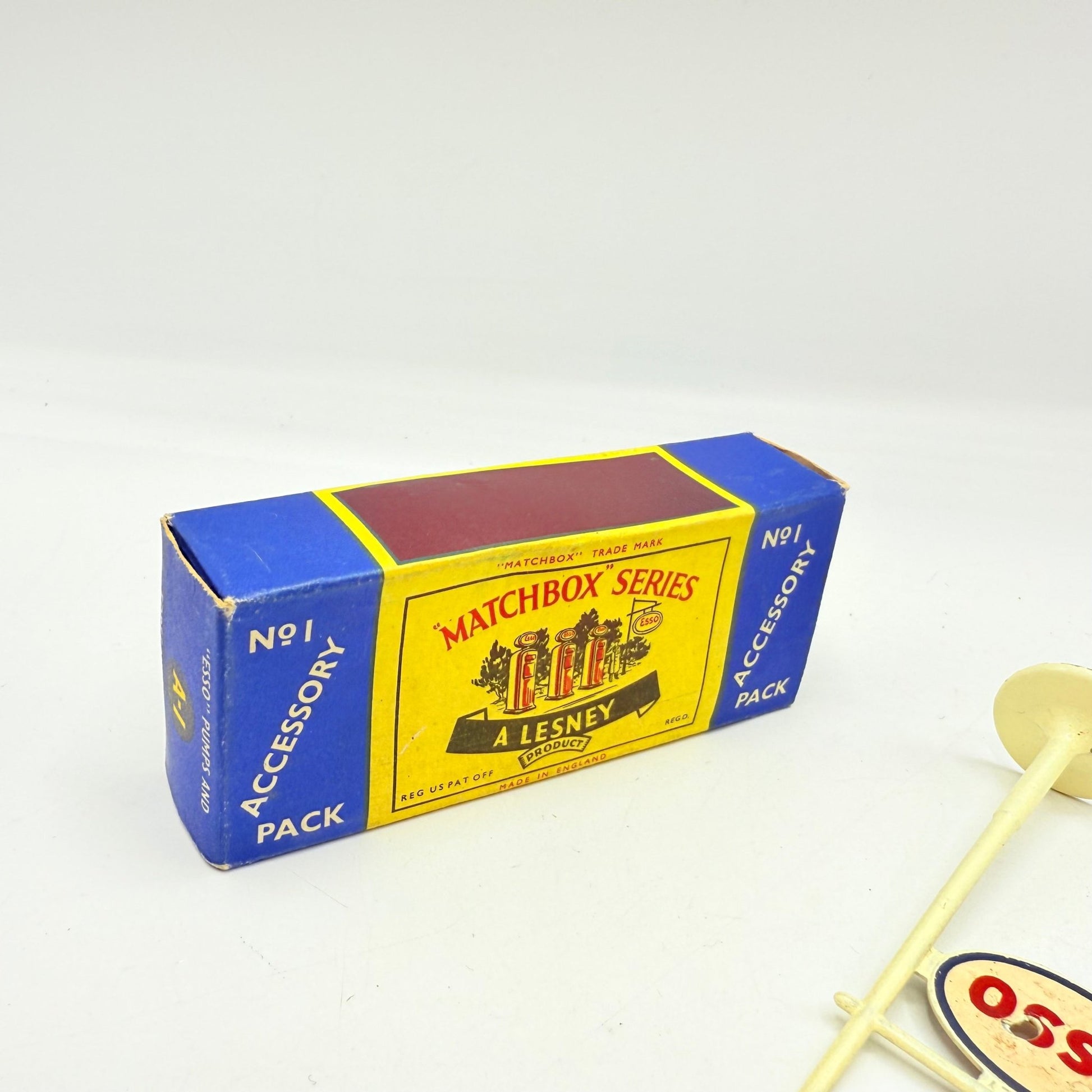 Matchbox Lesney A - 1 Esso Petrol Pumps & Sign - Magic Matchbox