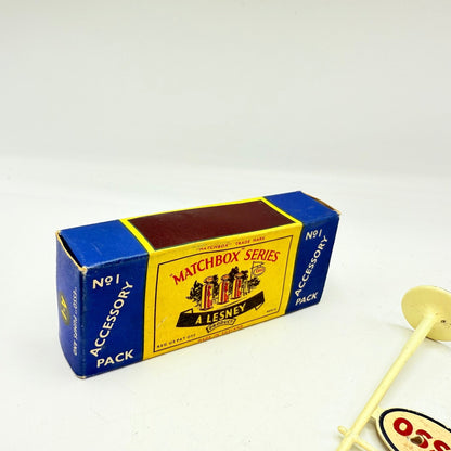 Matchbox Lesney A - 1 Esso Petrol Pumps & Sign - Magic Matchbox