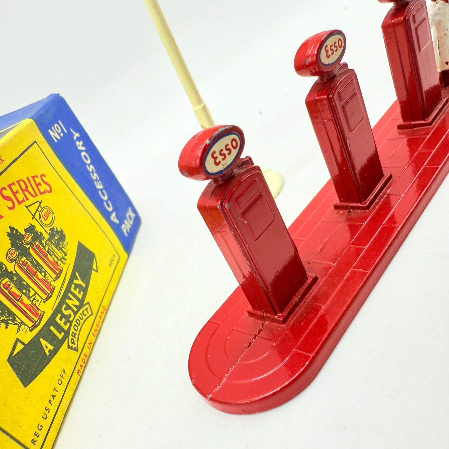 Matchbox Lesney A - 1 Esso Petrol Pumps & Sign - Magic Matchbox