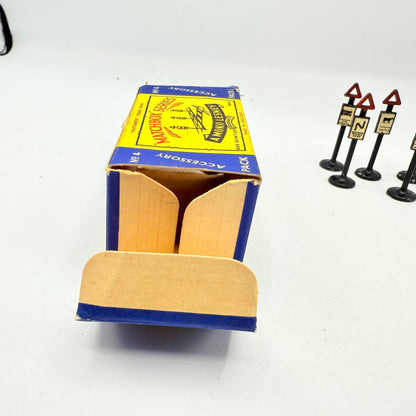 Matchbox Lesney A - 4 Accessory pack Road Signs. - Magic Matchbox