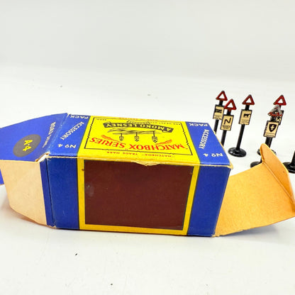 Matchbox Lesney A - 4 Accessory pack Road Signs. - Magic Matchbox
