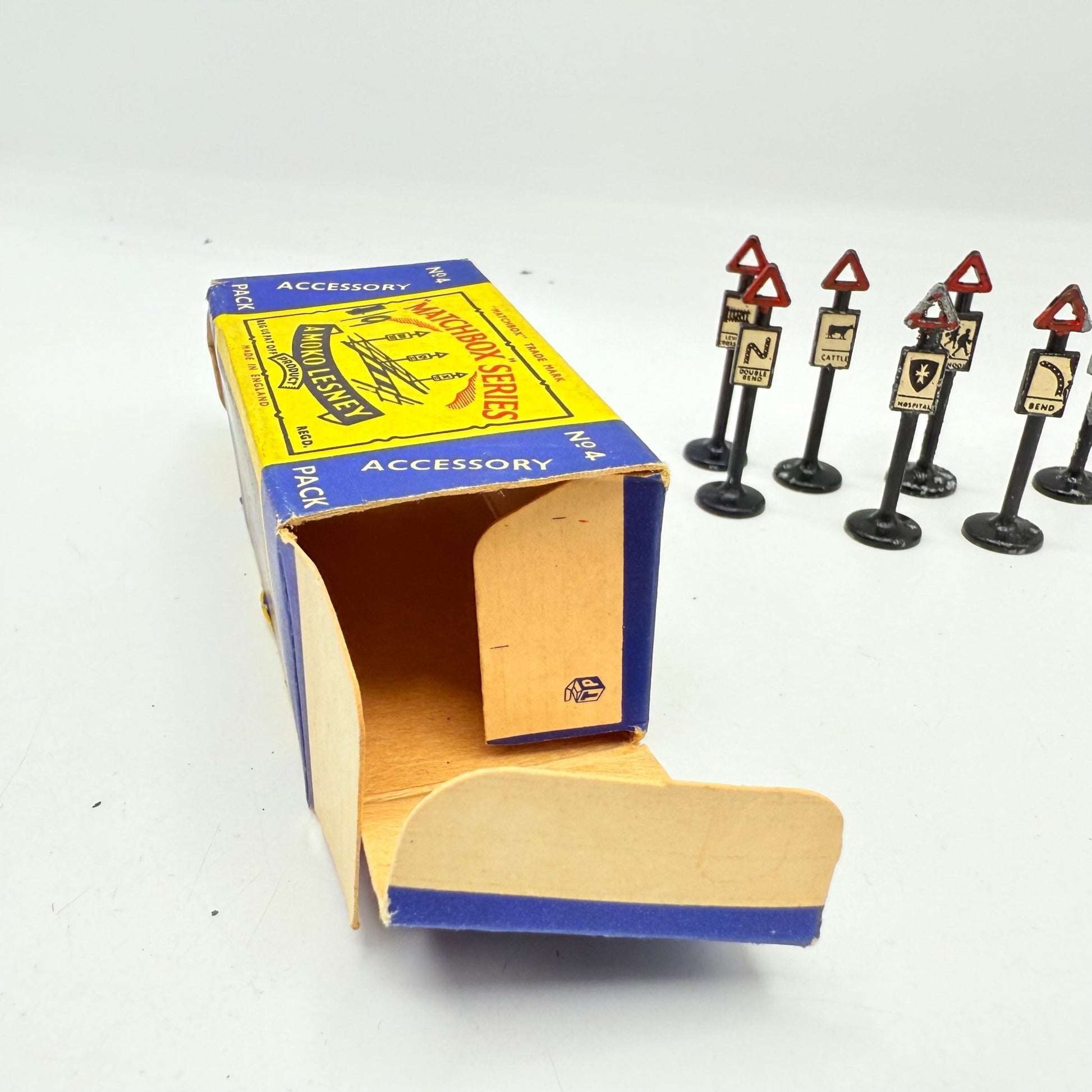 Matchbox Lesney A - 4 Accessory pack Road Signs. - Magic Matchbox