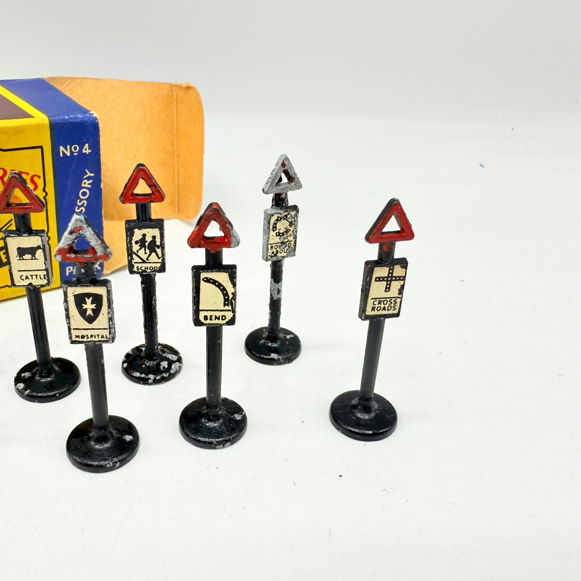 Matchbox Lesney A - 4 Accessory pack Road Signs. - Magic Matchbox