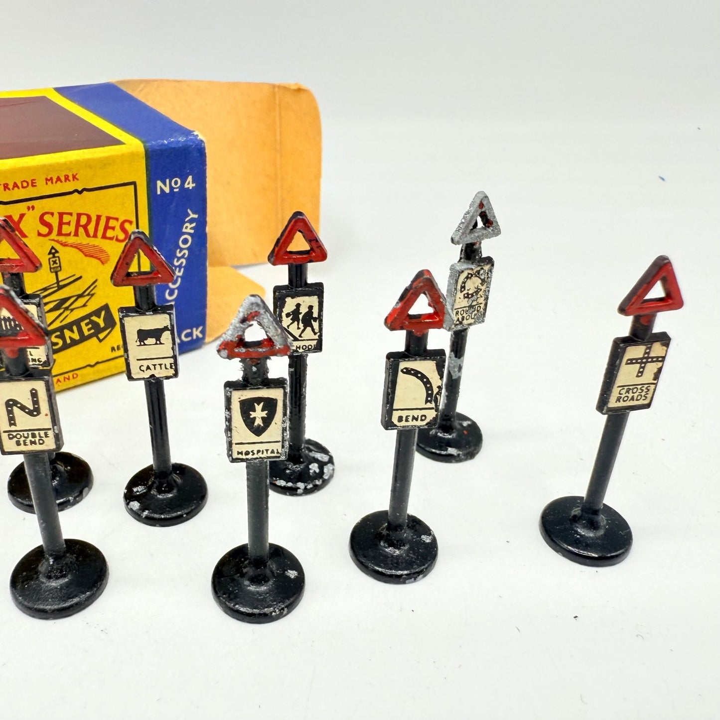 Matchbox Lesney A - 4 Accessory pack Road Signs. - Magic Matchbox