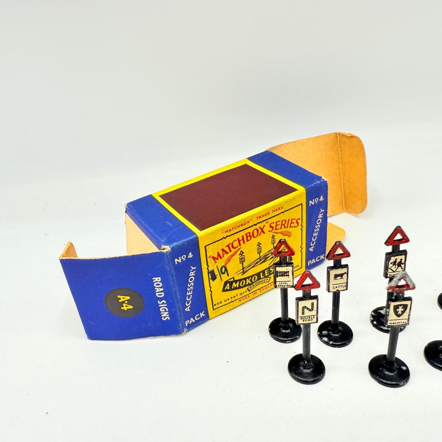 Matchbox Lesney A - 4 Accessory pack Road Signs. - Magic Matchbox