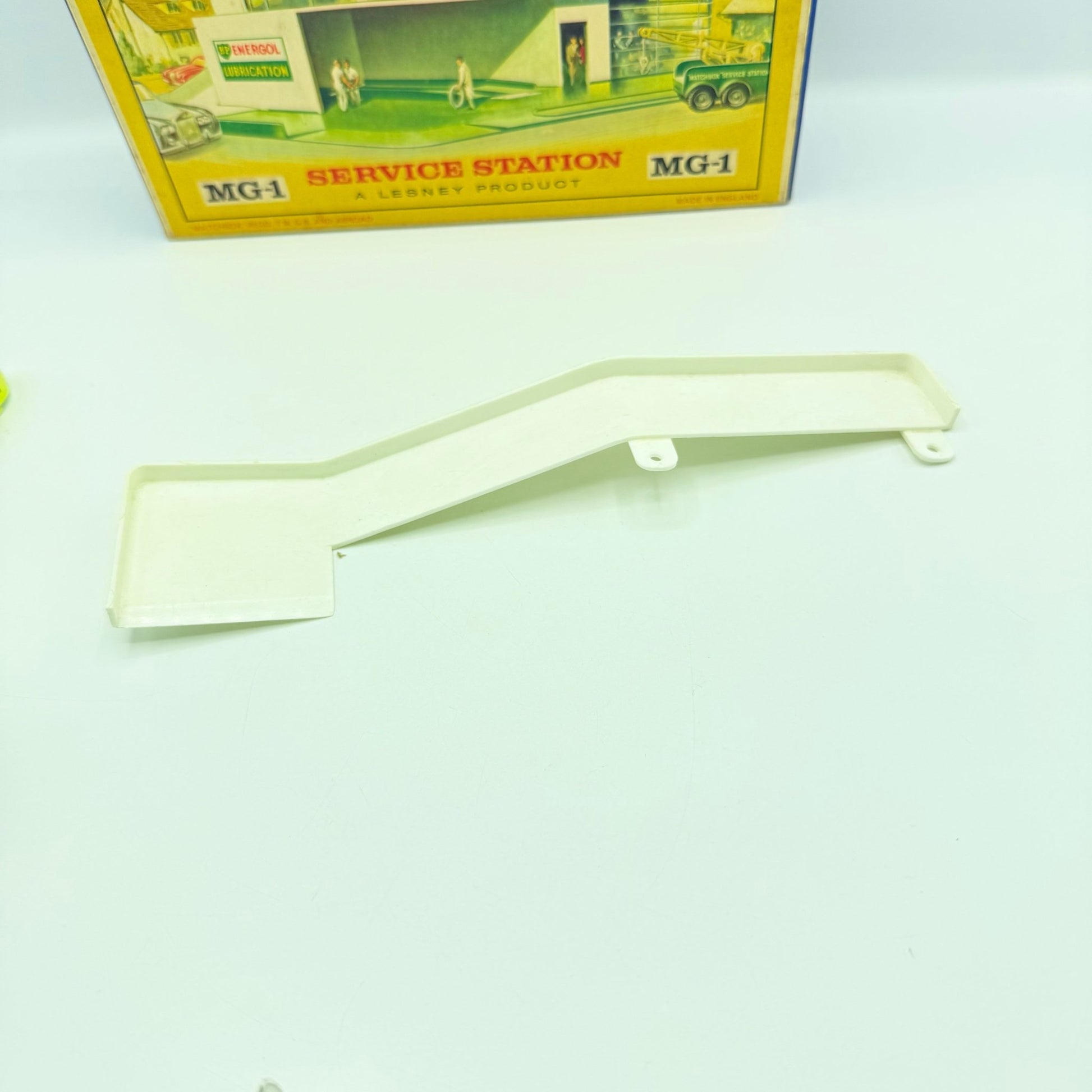 Matchbox Lesney Accessory Pack MG - 1 Matchbox BP Sales & Service Station - Magic Matchbox