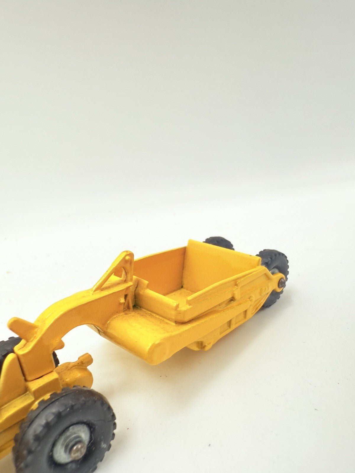 Matchbox Lesney Major Pack M - 1 Caterpillar Earth Scraper - Magic Matchbox