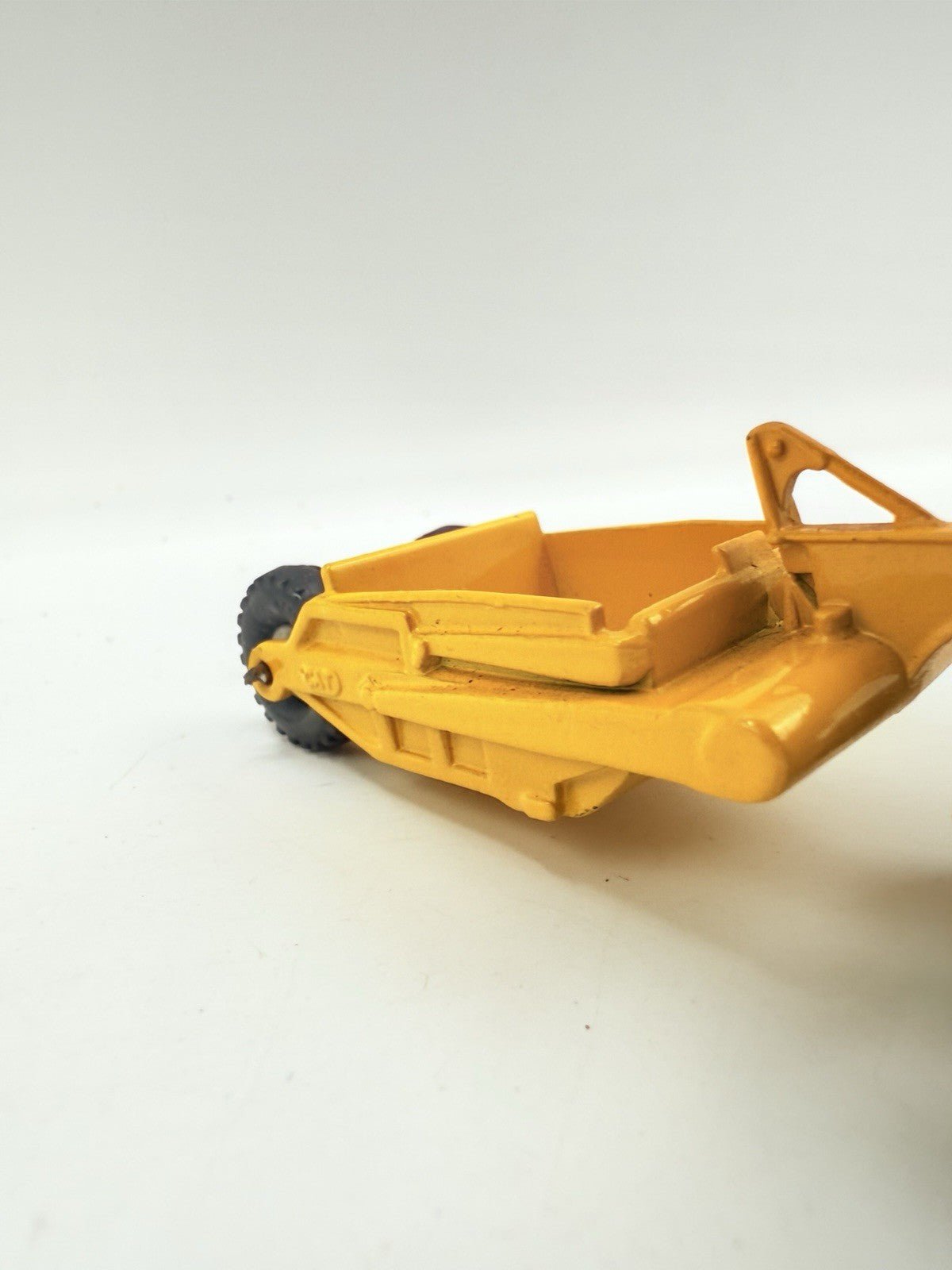 Matchbox Lesney Major Pack M - 1 Caterpillar Earth Scraper - Magic Matchbox