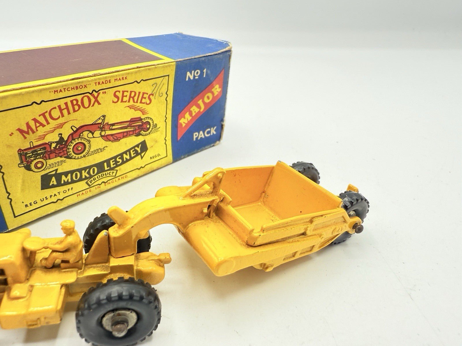 Matchbox Lesney Major Pack M - 1 Caterpillar Earth Scraper - Magic Matchbox