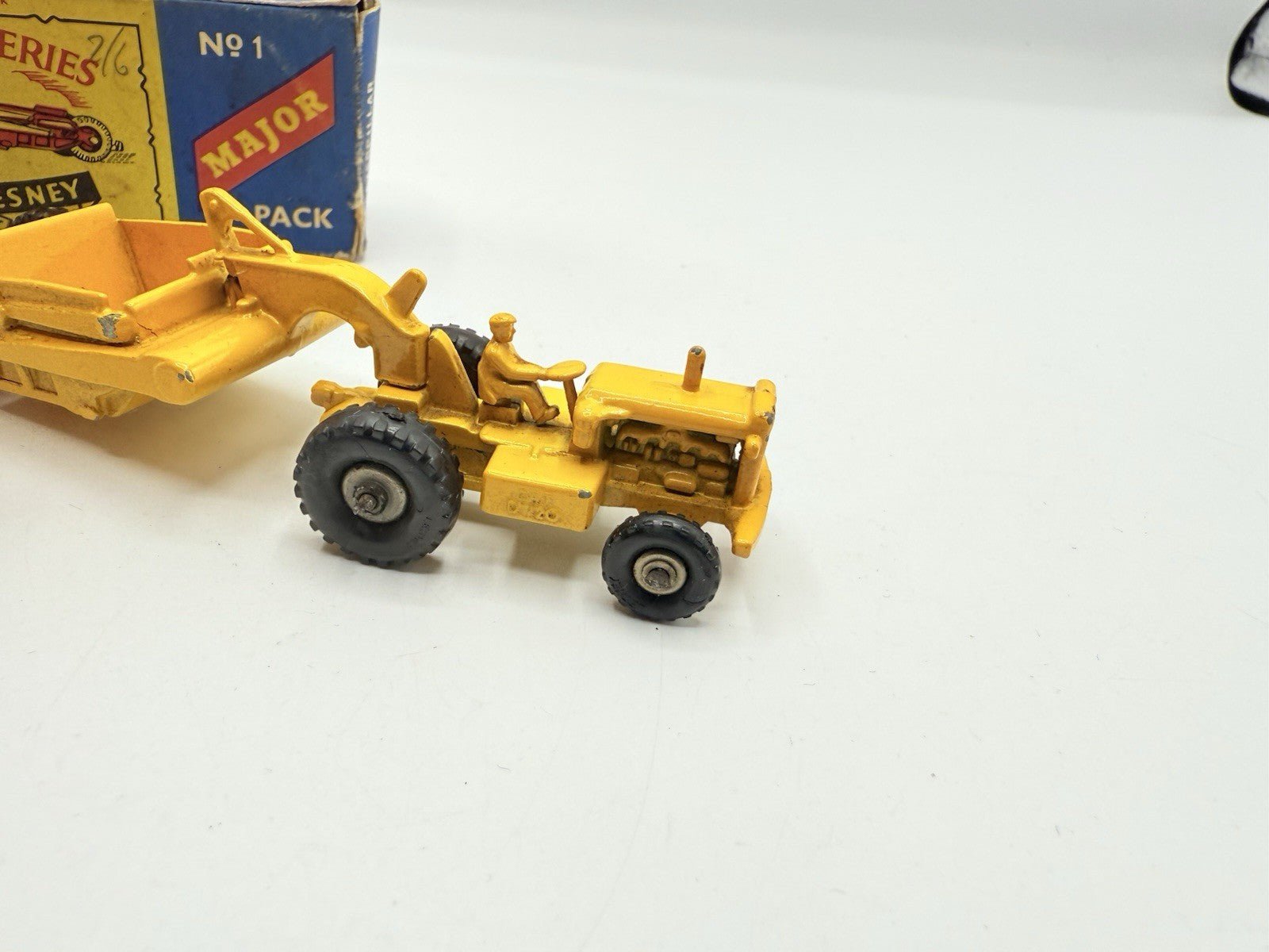 Matchbox Lesney Major Pack M - 1 Caterpillar Earth Scraper - Magic Matchbox