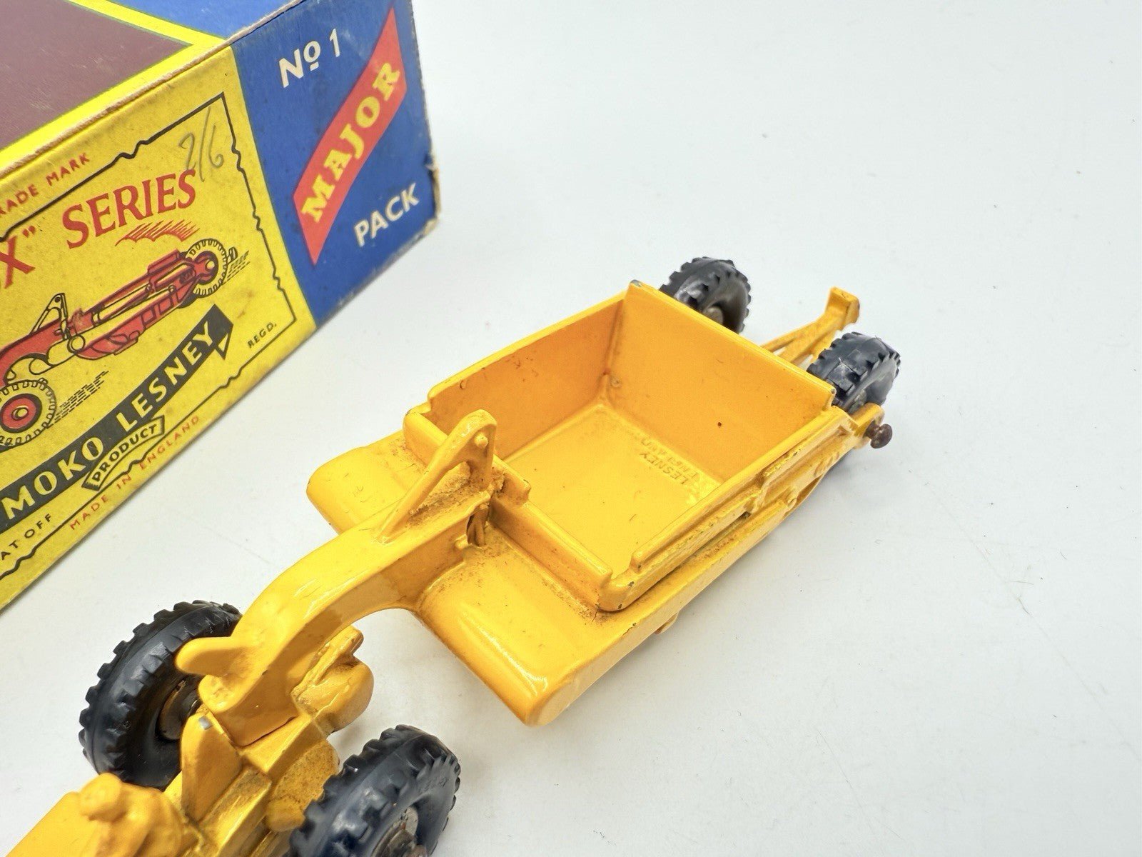 Matchbox Lesney Major Pack M - 1 Caterpillar Earth Scraper - Magic Matchbox