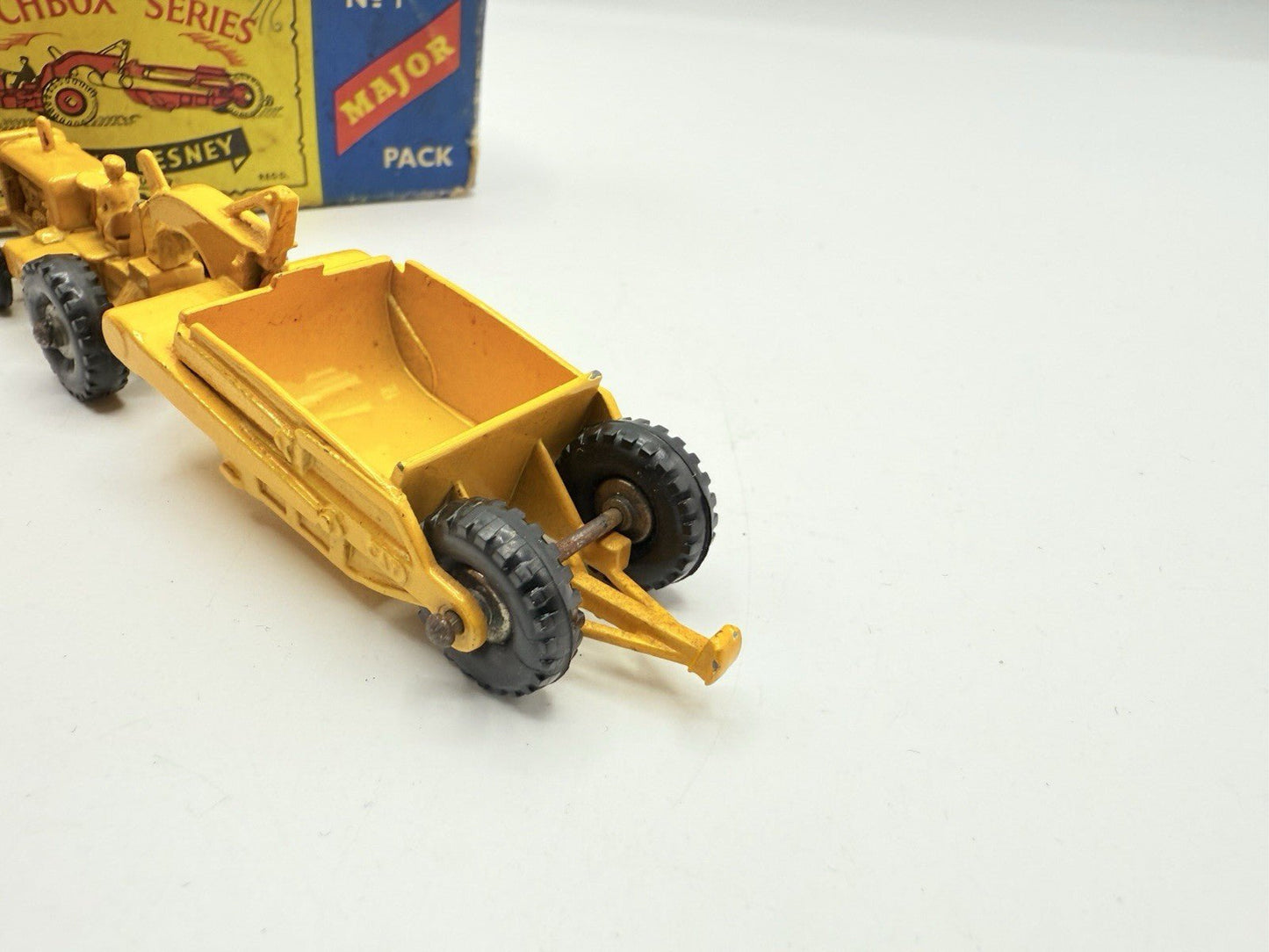 Matchbox Lesney Major Pack M - 1 Caterpillar Earth Scraper - Magic Matchbox