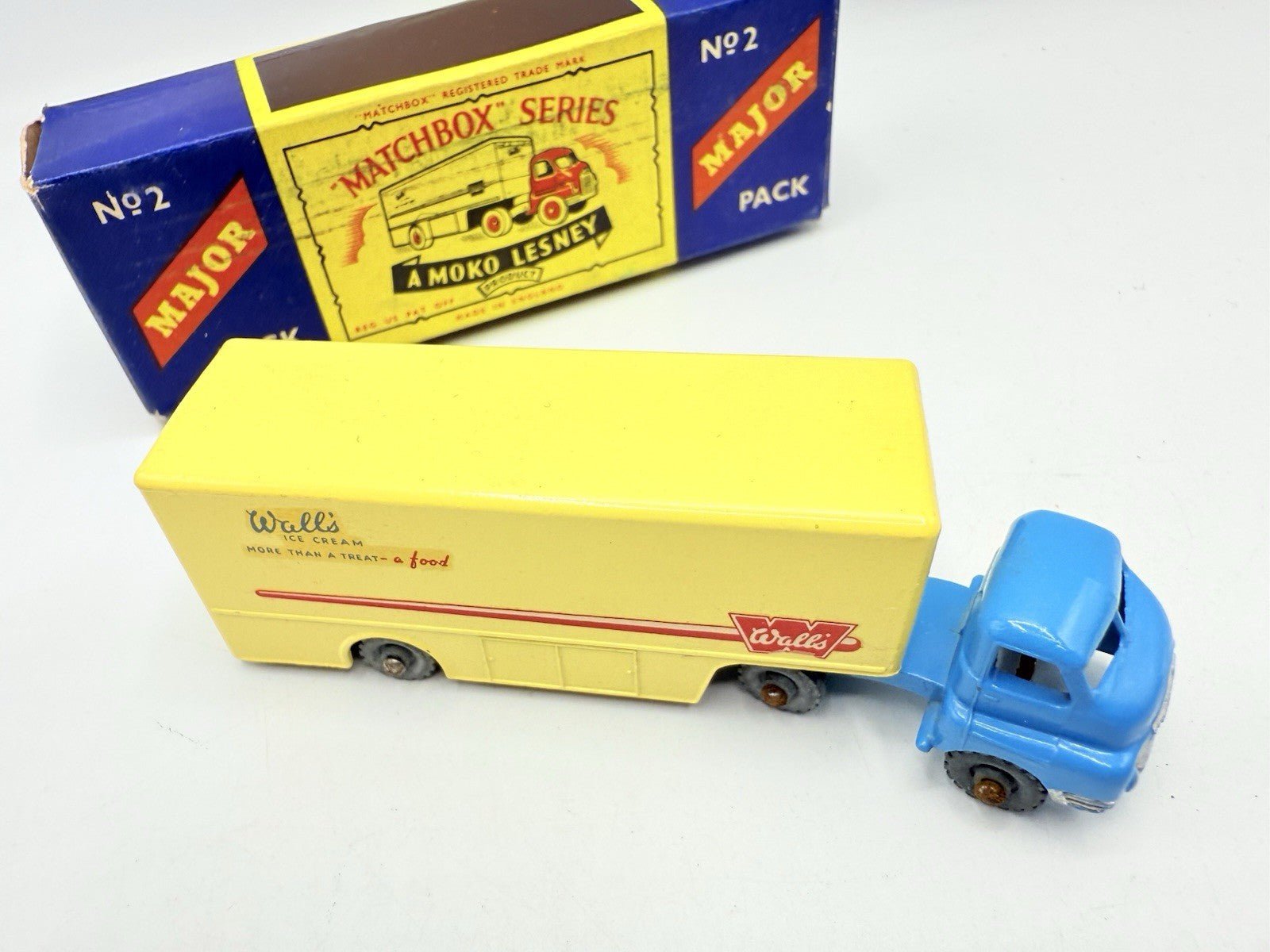Matchbox Lesney Major Pack M2 Bedford Walls Ice Cream Truck - Magic Matchbox