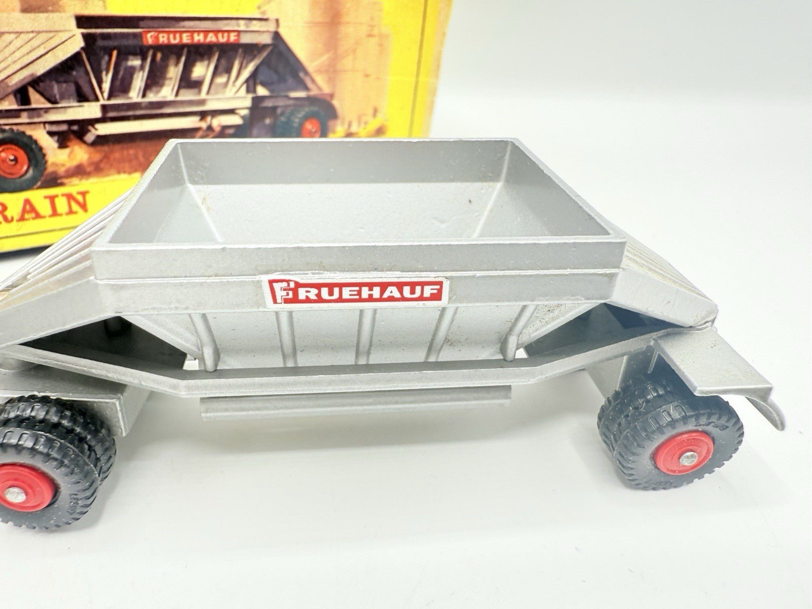 Matchbox Lesney Major Pack M4 Fruehauf Hopper Train - Magic Matchbox
