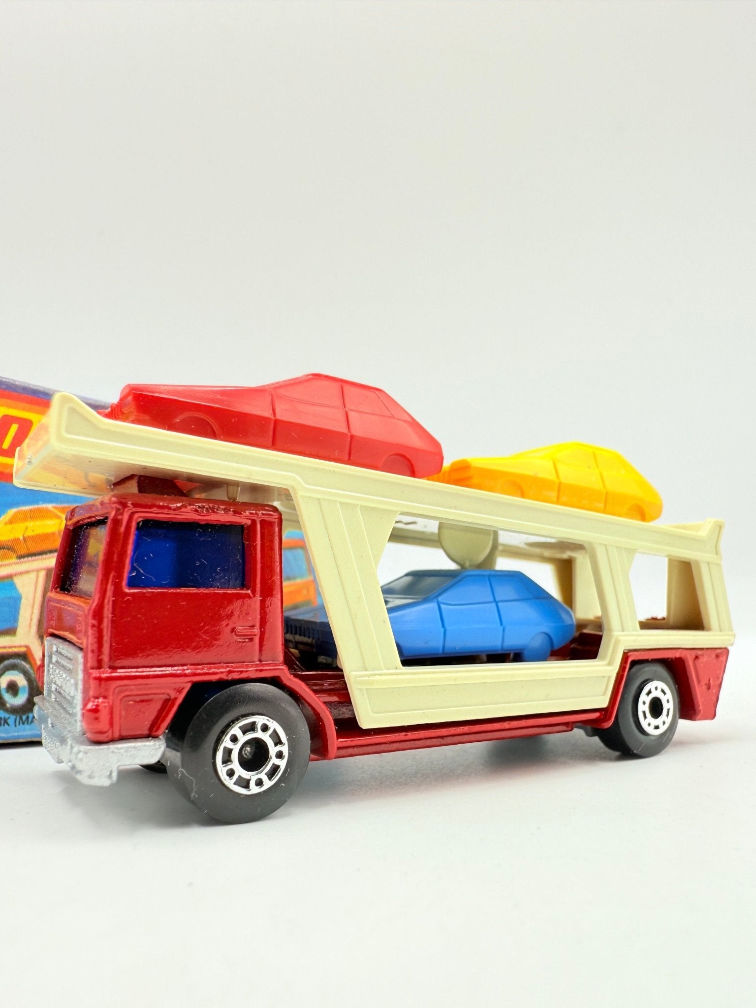 Matchbox Superfast 11 Car Transporter Red Cab/Blue Glass - Magic Matchbox