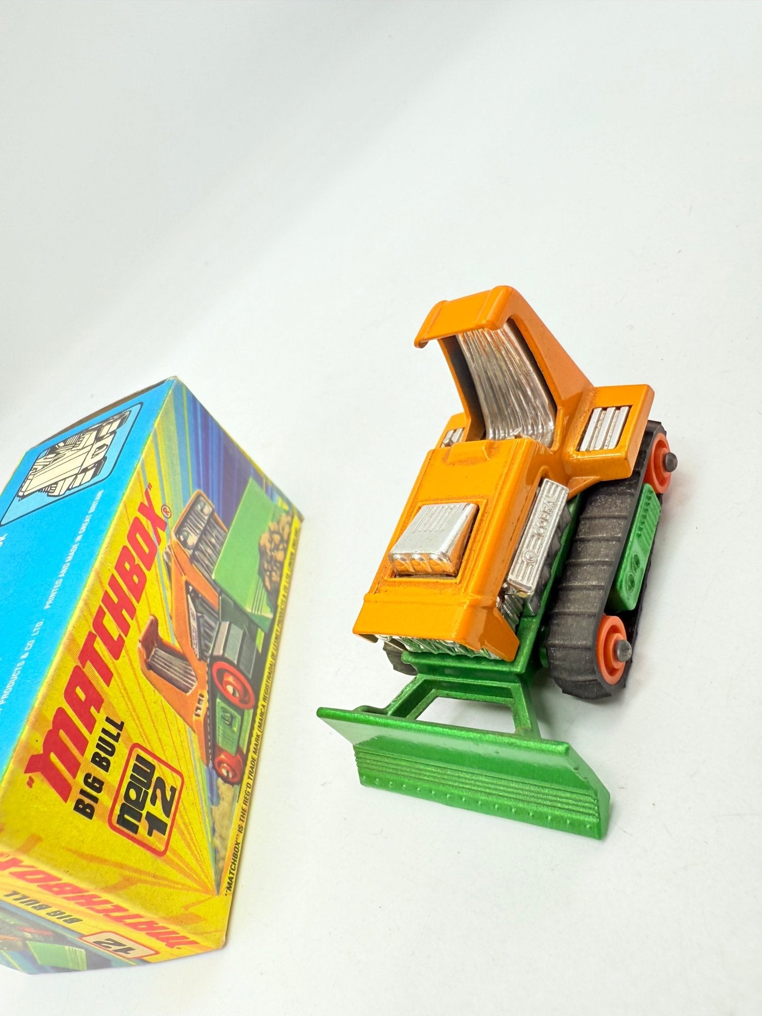 Matchbox Superfast 12 Big Bull Bulldozer - Magic Matchbox