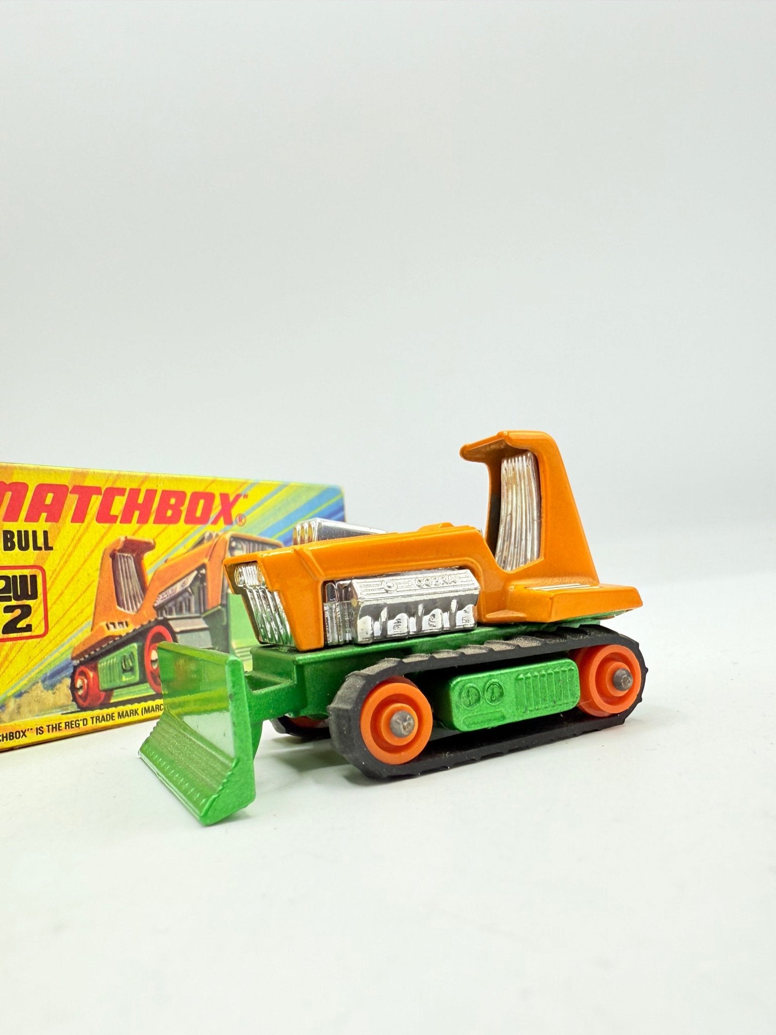 Matchbox Superfast 12 Big Bull Bulldozer - Magic Matchbox