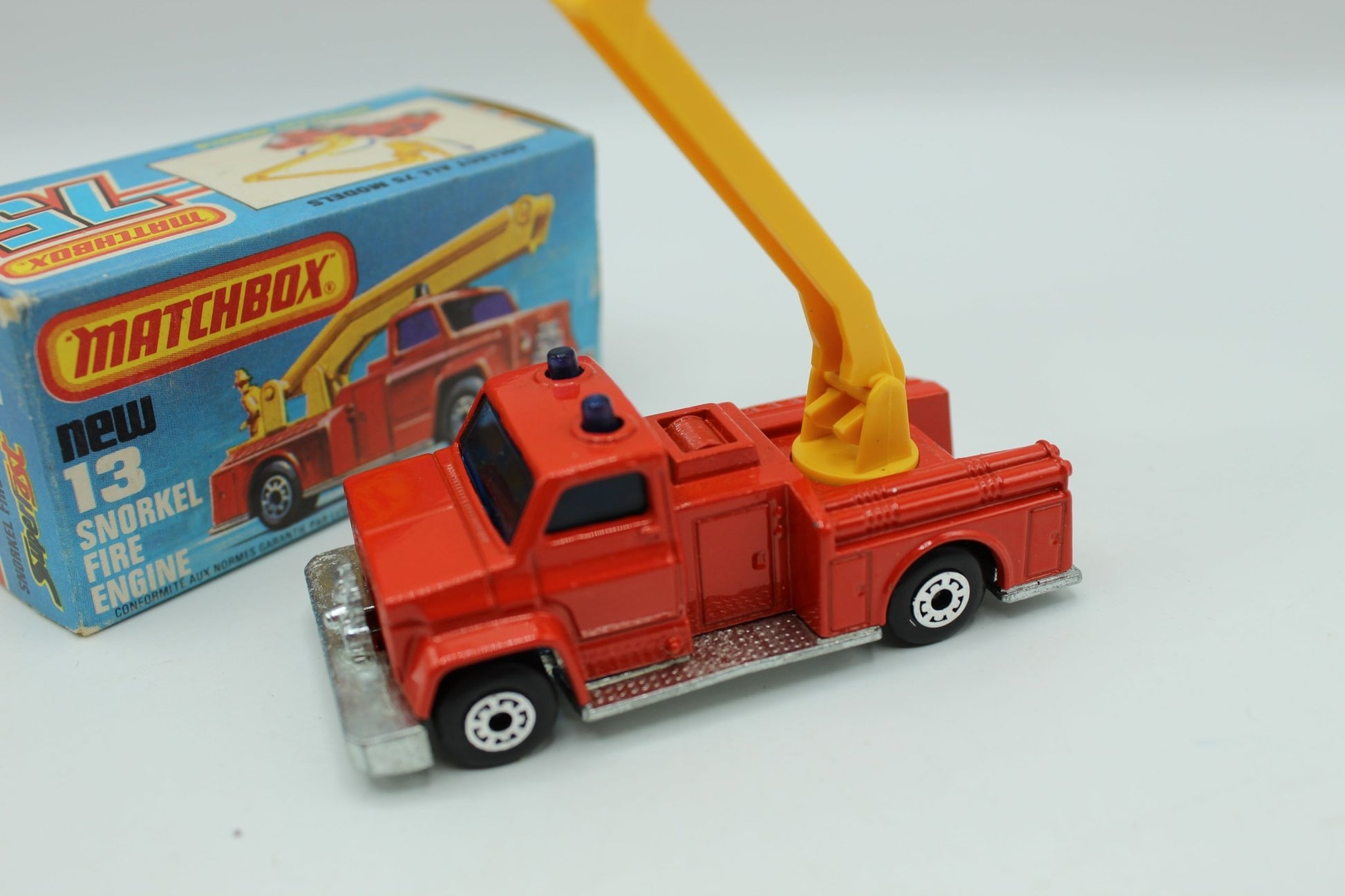 Matchbox Superfast 13 Snorkel Fire Engine - Magic Matchbox