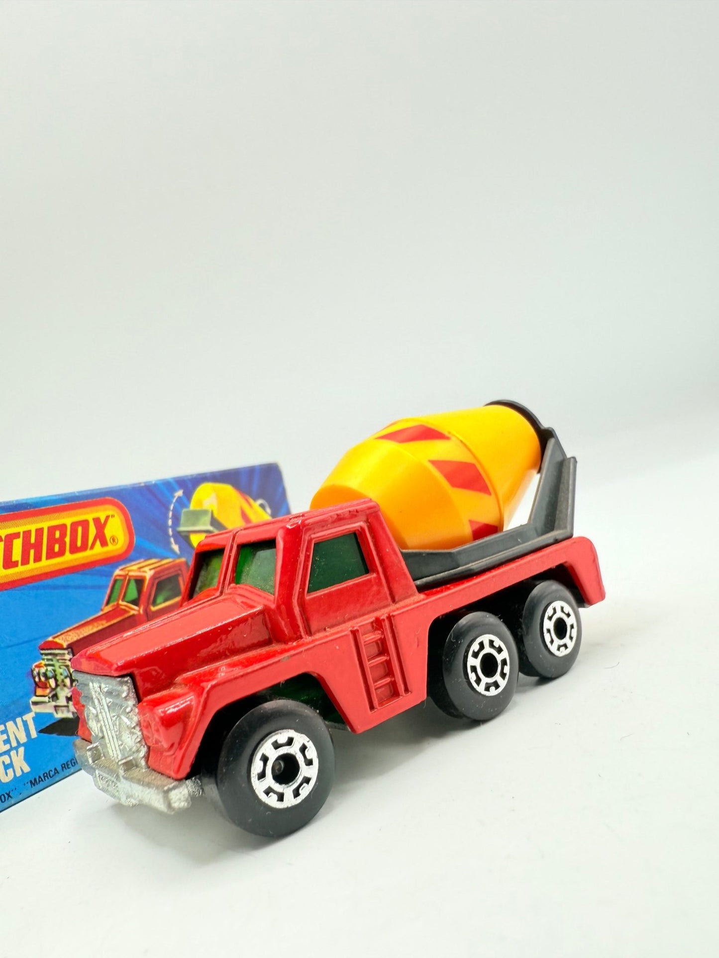 Matchbox Superfast 19 Cement Truck - Magic Matchbox