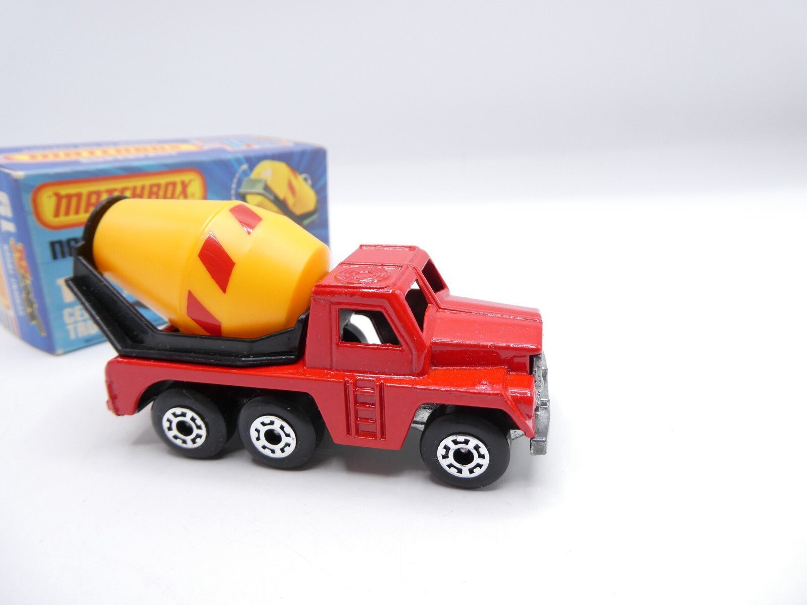 Matchbox Superfast 19 Cement Truck without glass - Magic Matchbox