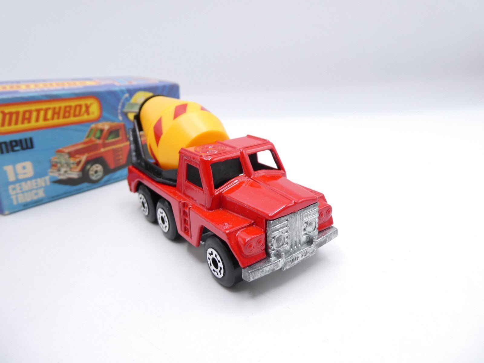 Matchbox Superfast 19 Cement Truck without glass - Magic Matchbox