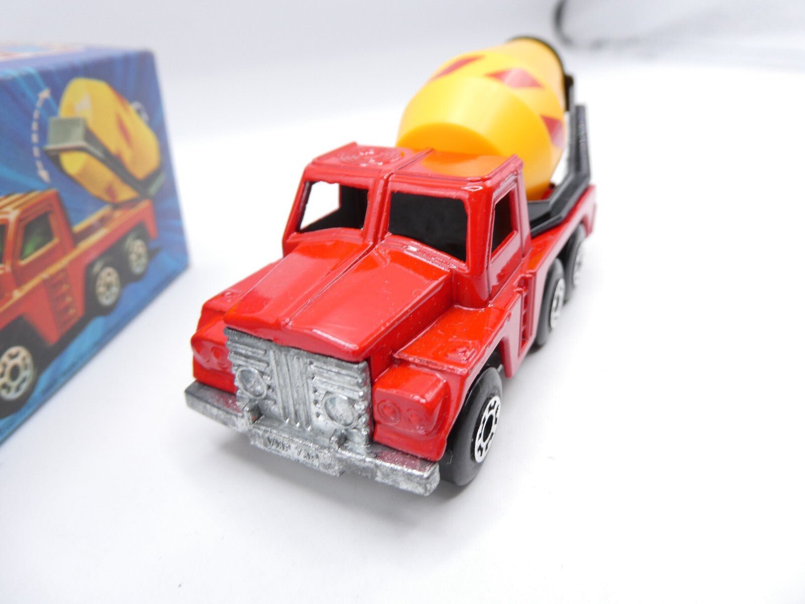 Matchbox Superfast 19 Cement Truck without glass - Magic Matchbox